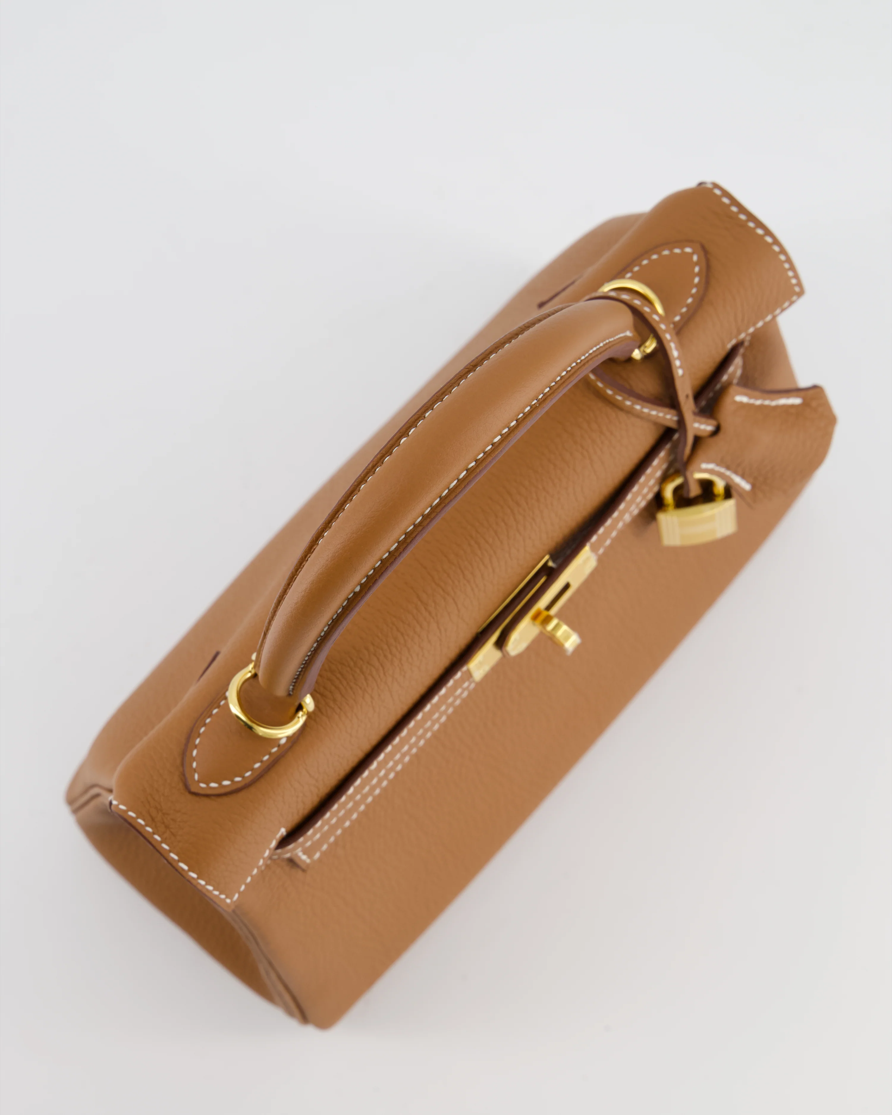 Hermès Kelly 25 Retourne Bag in Gold Togo Leather with Gold Hardware - Image 15