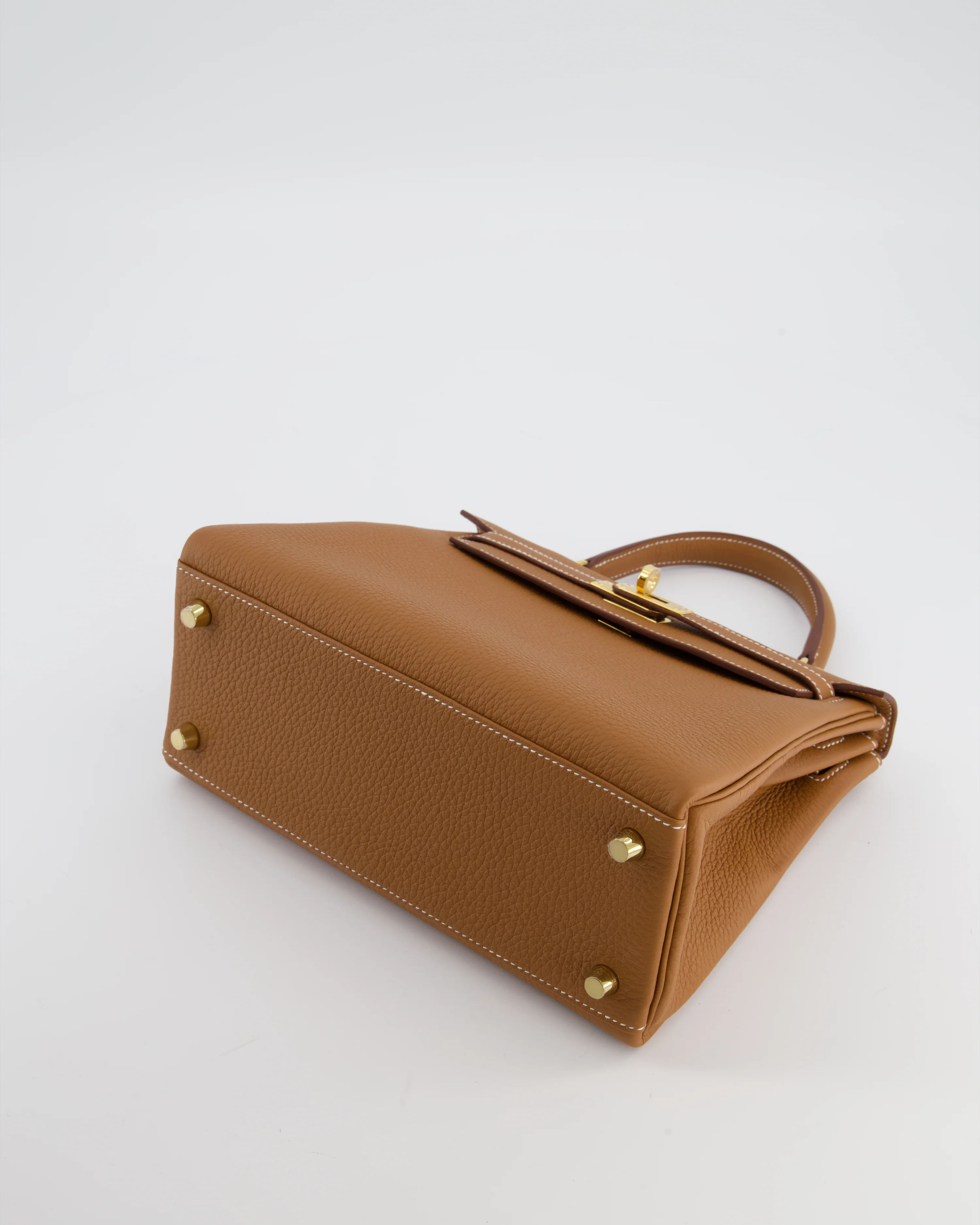 Hermès Kelly 25 Retourne Bag in Gold Togo Leather with Gold Hardware - Image 18