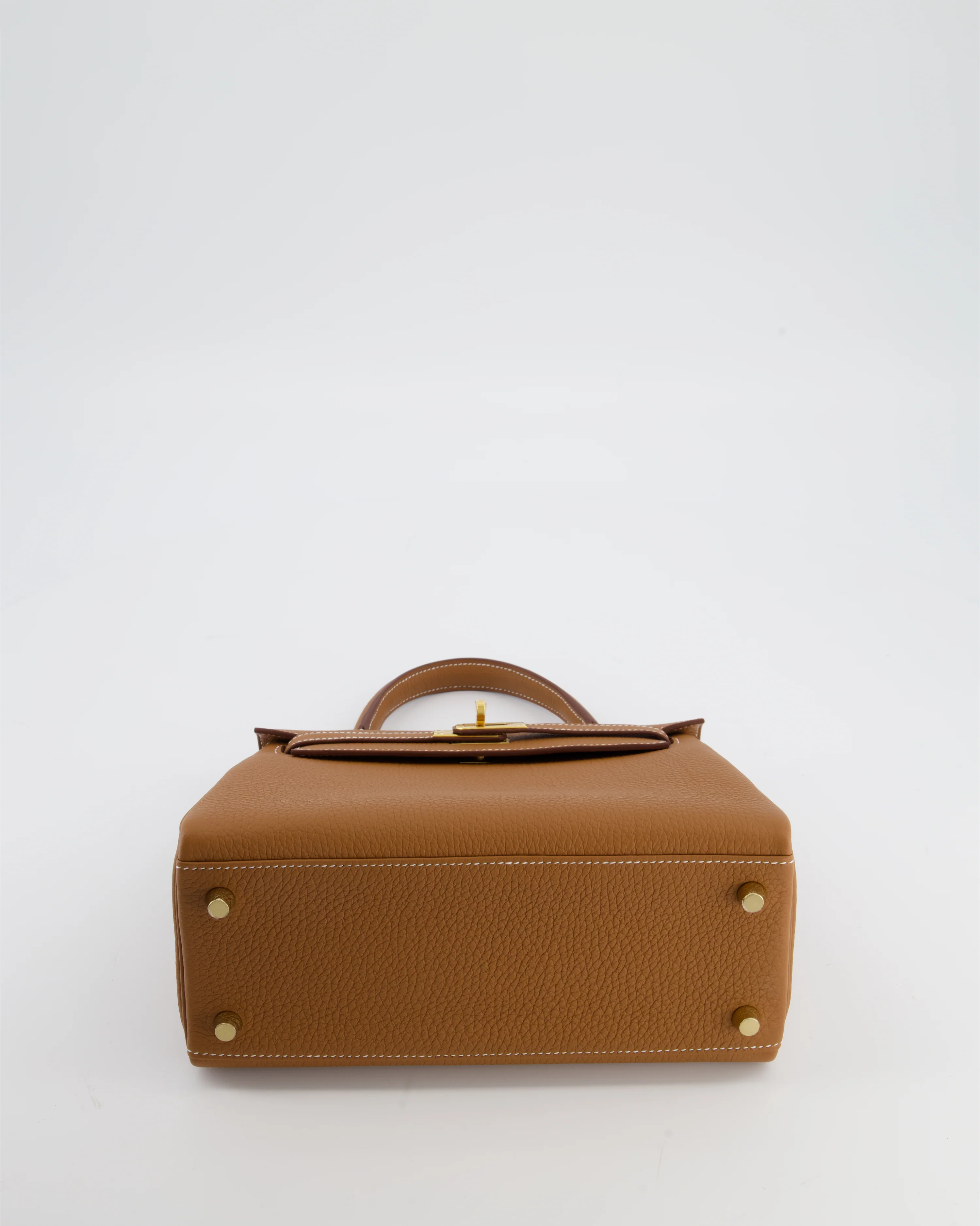Hermès Kelly 25 Retourne Bag in Gold Togo Leather with Gold Hardware - Image 19
