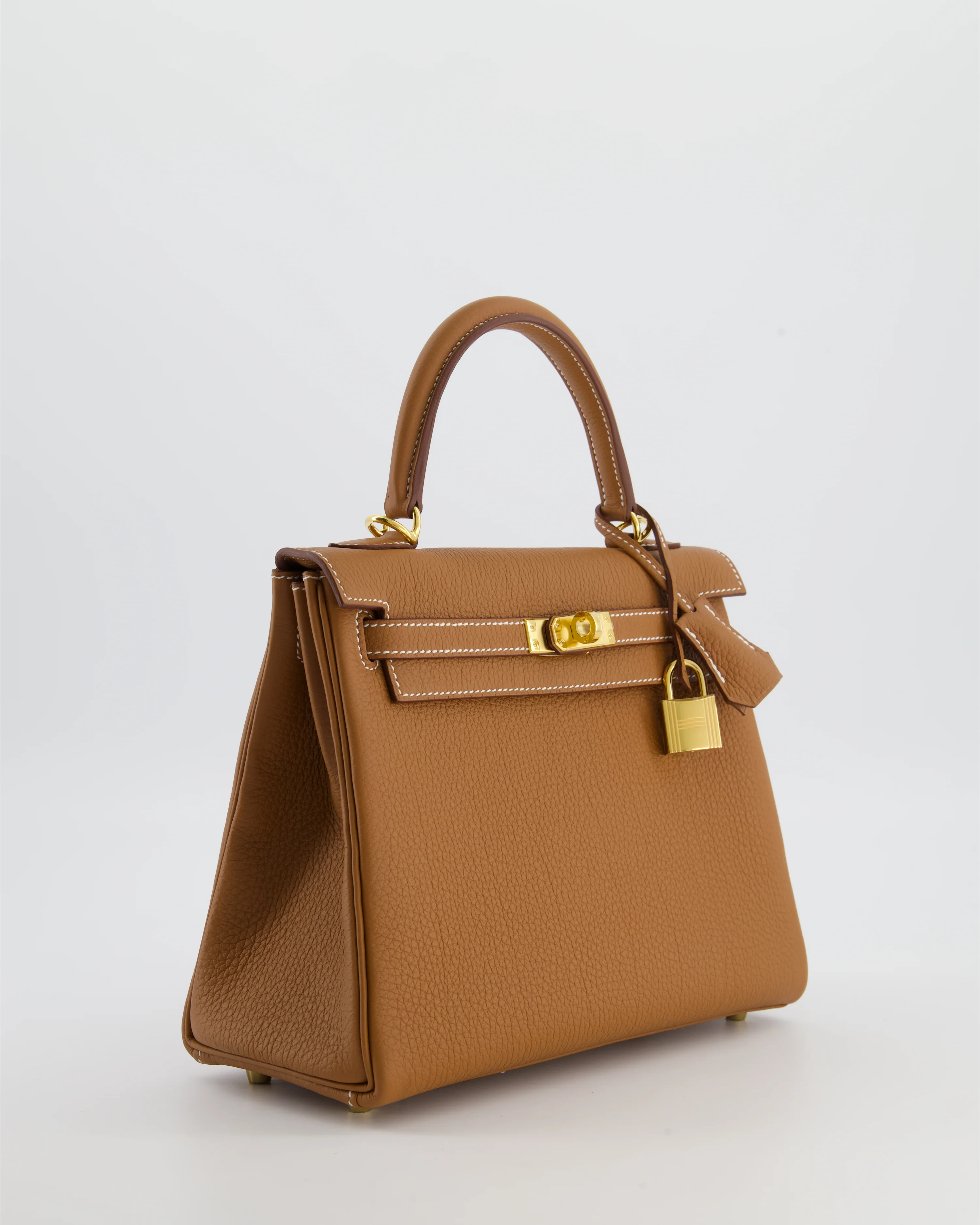 Hermès Kelly 25 Retourne Bag in Gold Togo Leather with Gold Hardware - Image 3
