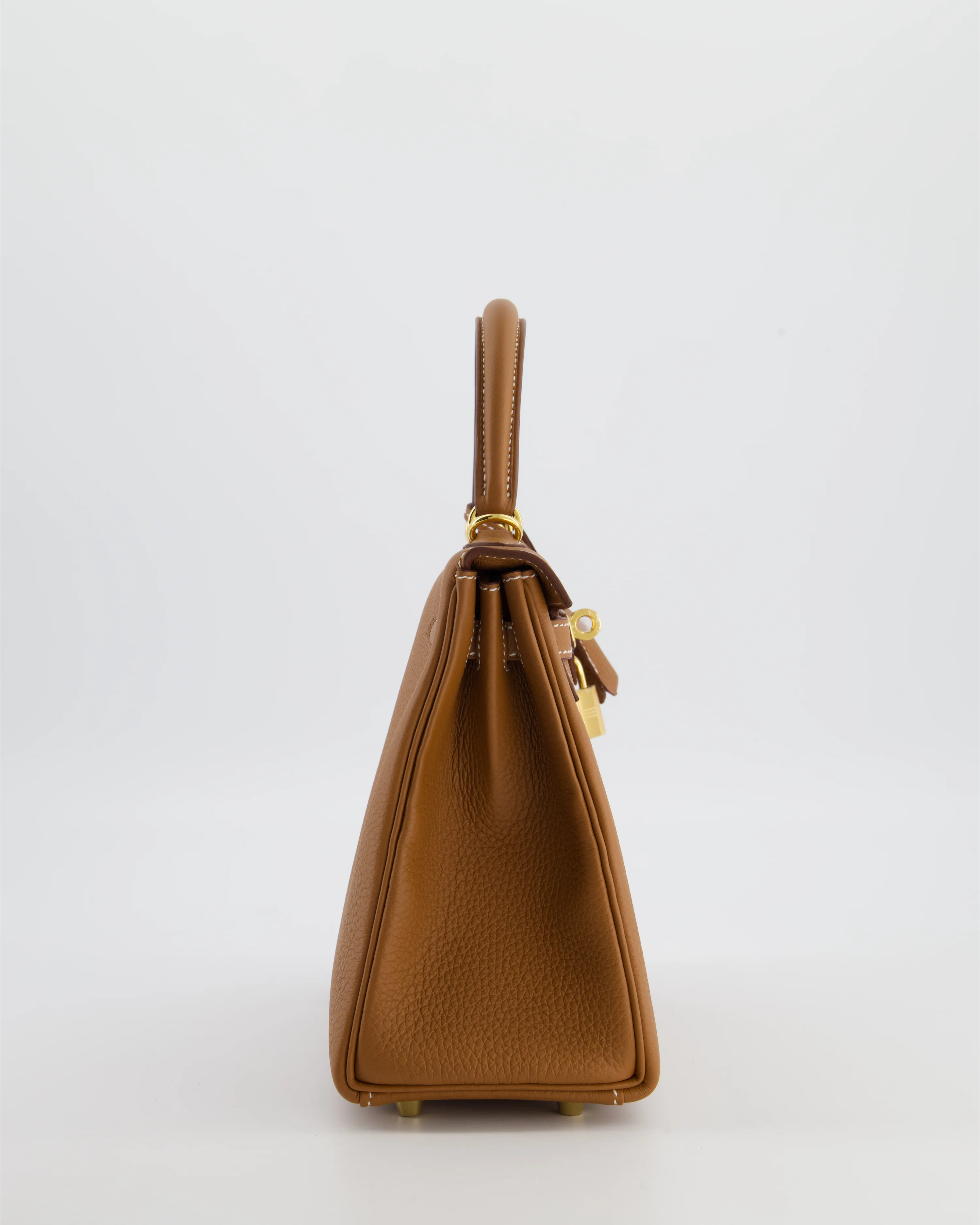 Hermès Kelly 25 Retourne Bag in Gold Togo Leather with Gold Hardware - Image 4