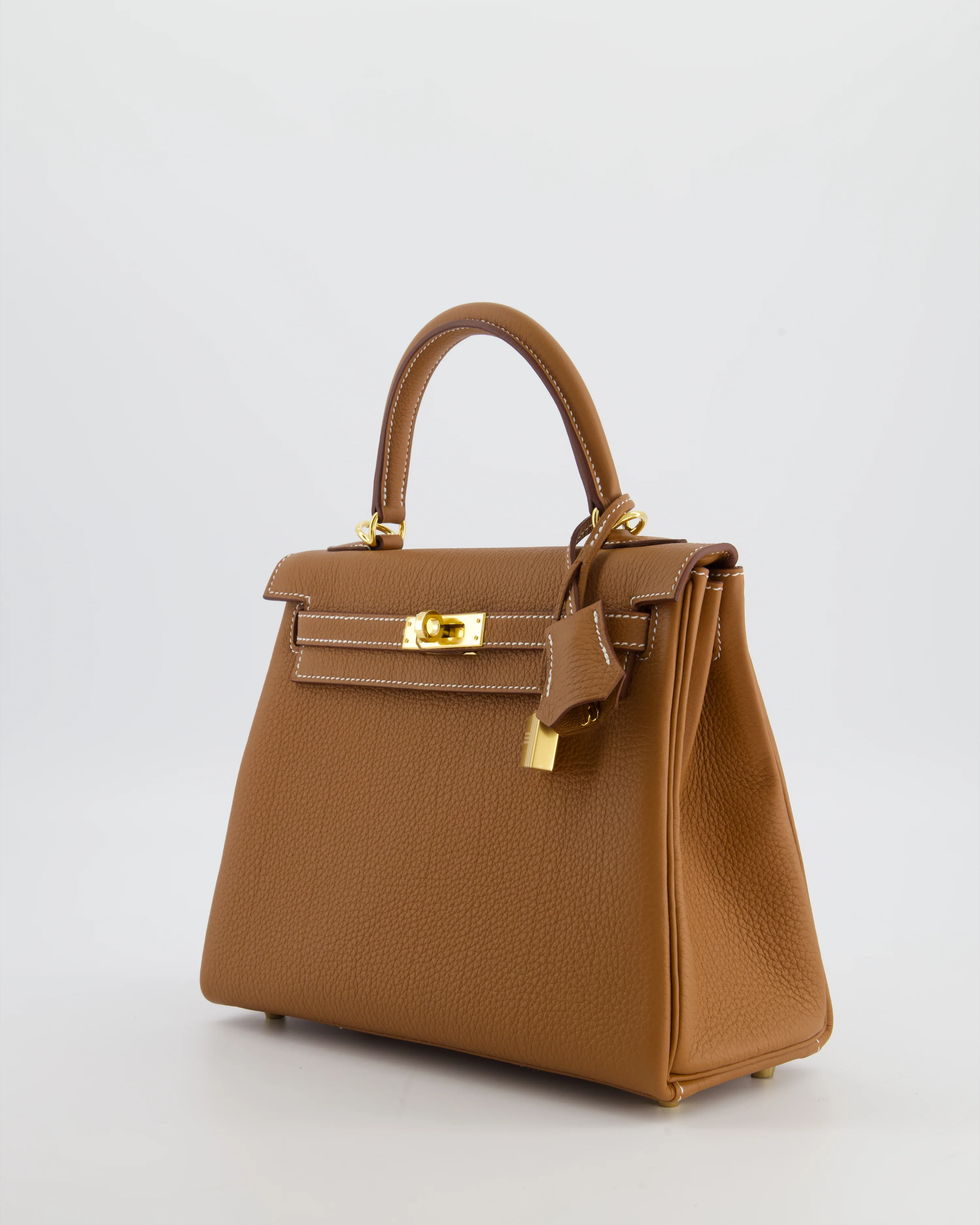 Hermès Kelly 25 Retourne Bag in Gold Togo Leather with Gold Hardware - Image 9