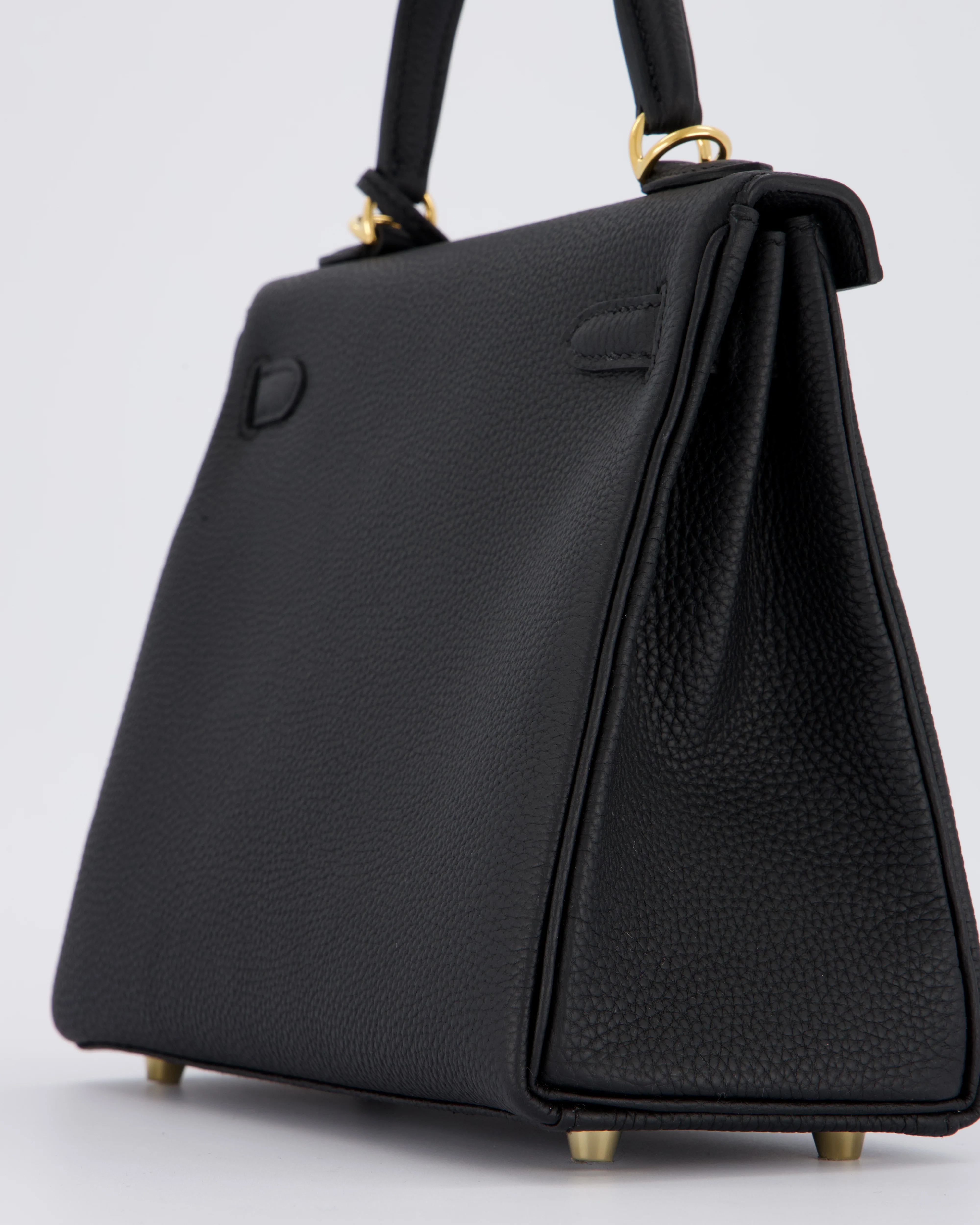 Hermès Kelly 25 Retourne Bag in Noir Togo Leather with Gold Hardware - Image 17