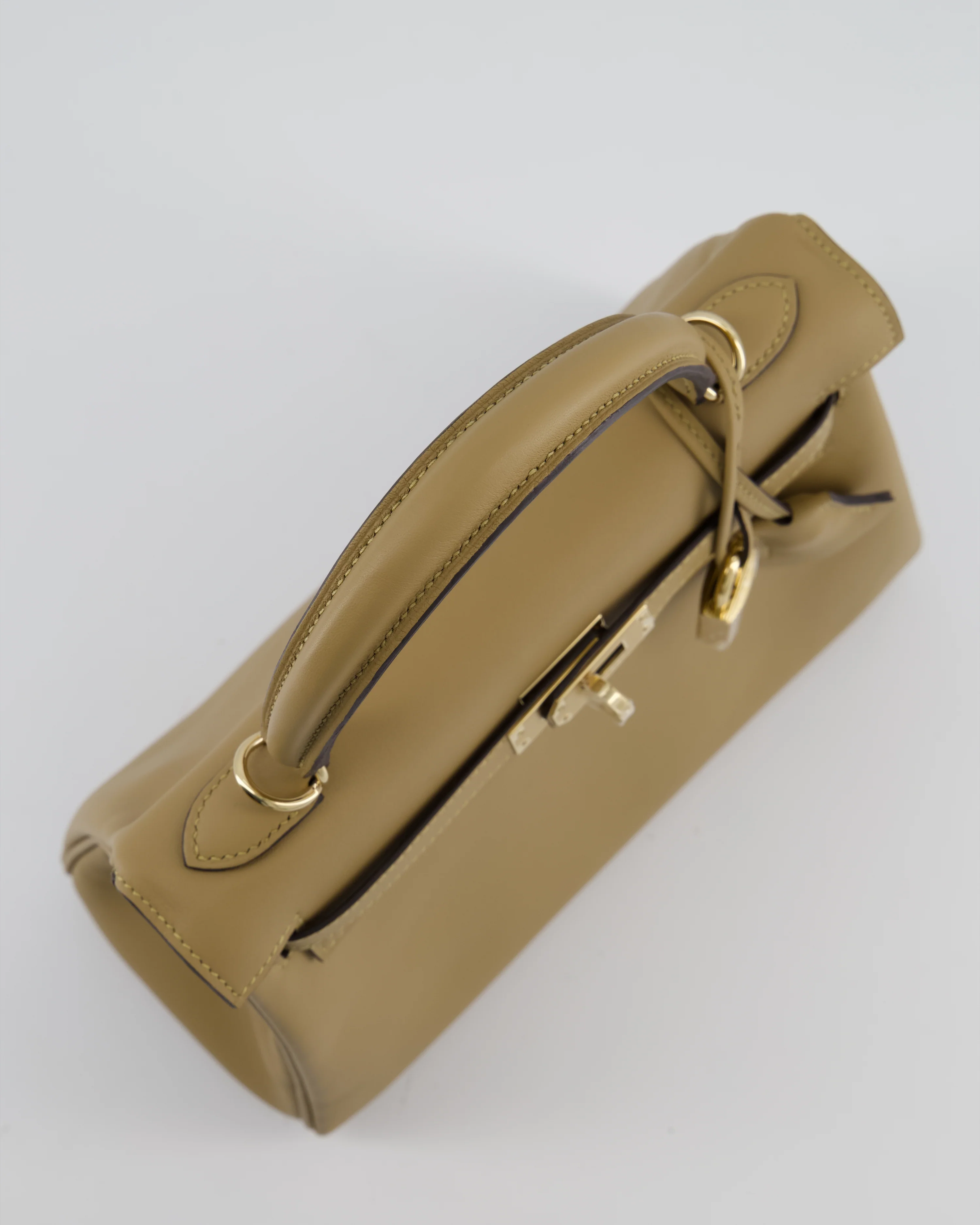 Hermès Kelly 25 Retourne Bag in Poussiere Swift Leather with Permabrass Hardware - Image 11
