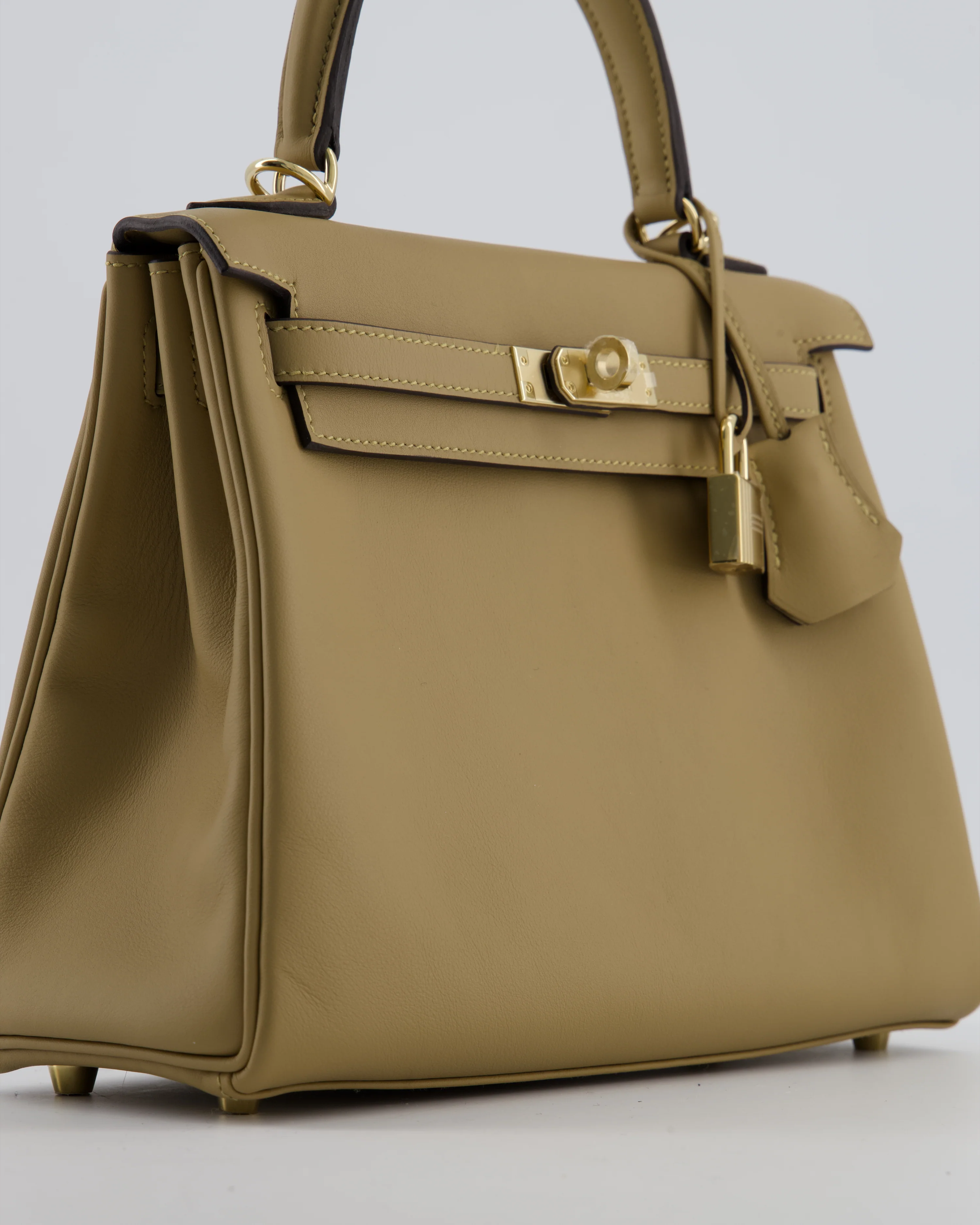 Hermès Kelly 25 Retourne Bag in Poussiere Swift Leather with Permabrass Hardware - Image 13