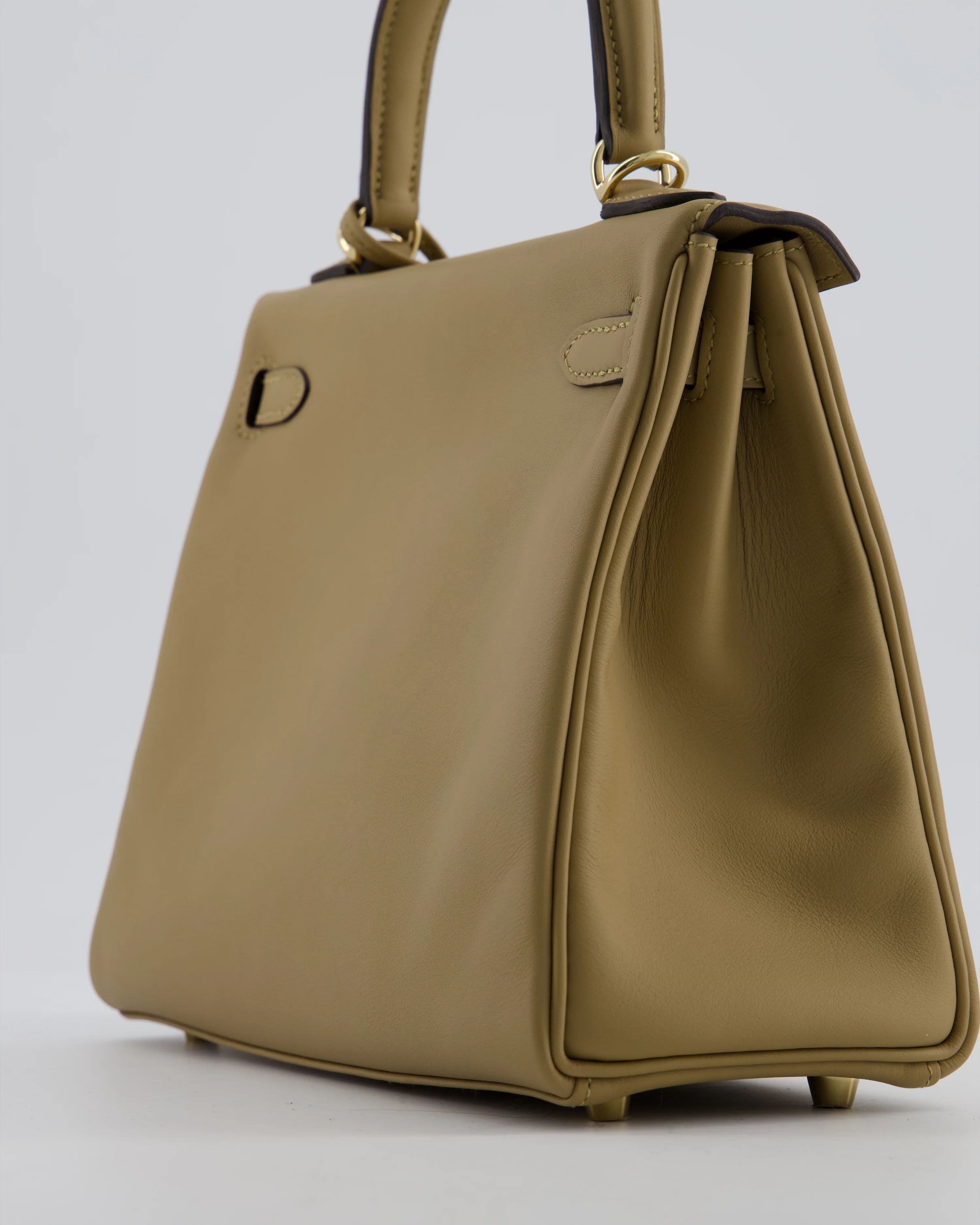 Hermès Kelly 25 Retourne Bag in Poussiere Swift Leather with Permabrass Hardware - Image 15