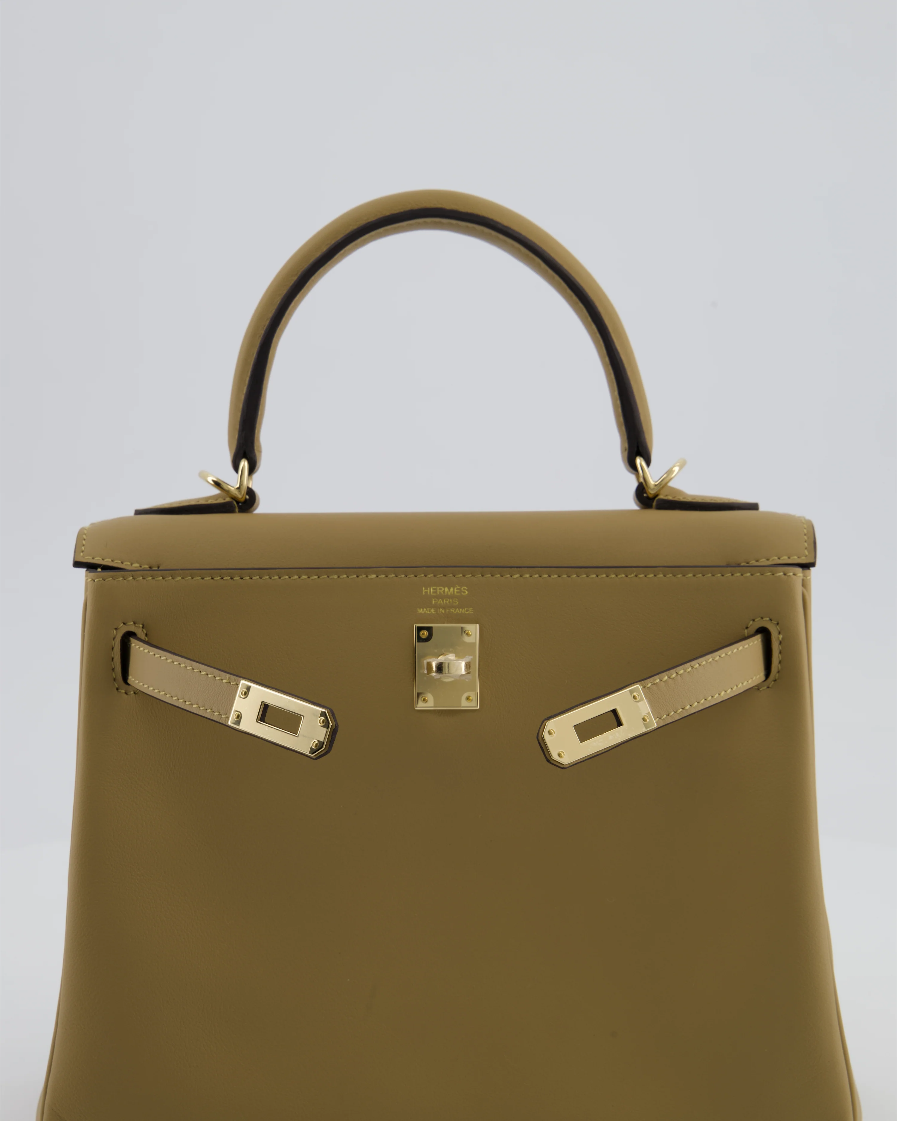 Hermès Kelly 25 Retourne Bag in Poussiere Swift Leather with Permabrass Hardware - Image 17