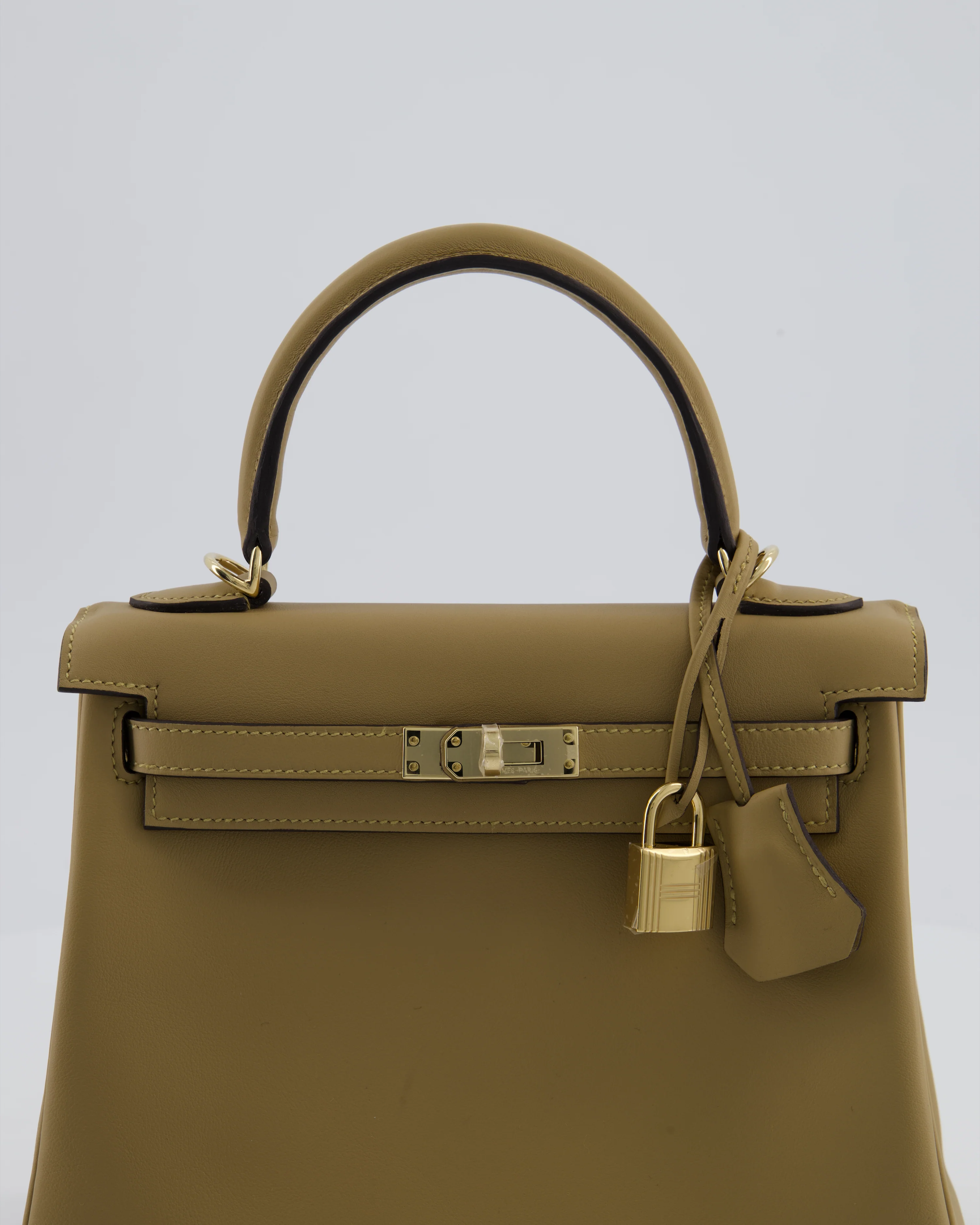 Hermès Kelly 25 Retourne Bag in Poussiere Swift Leather with Permabrass Hardware - Image 18