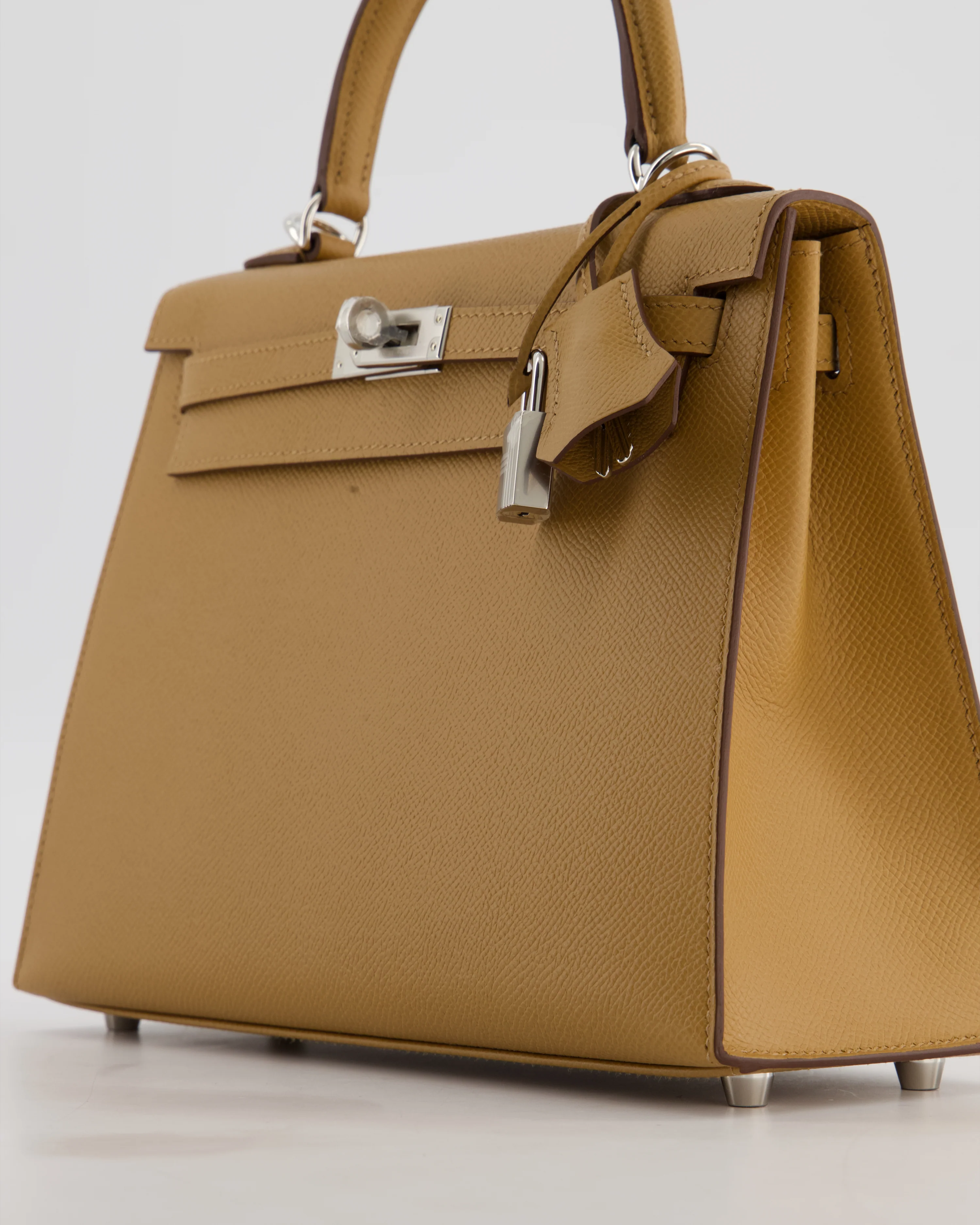 Hermès Kelly 25 Sellier Bag in Biscuit Epsom Leather with Palladium Hardware - Image 12