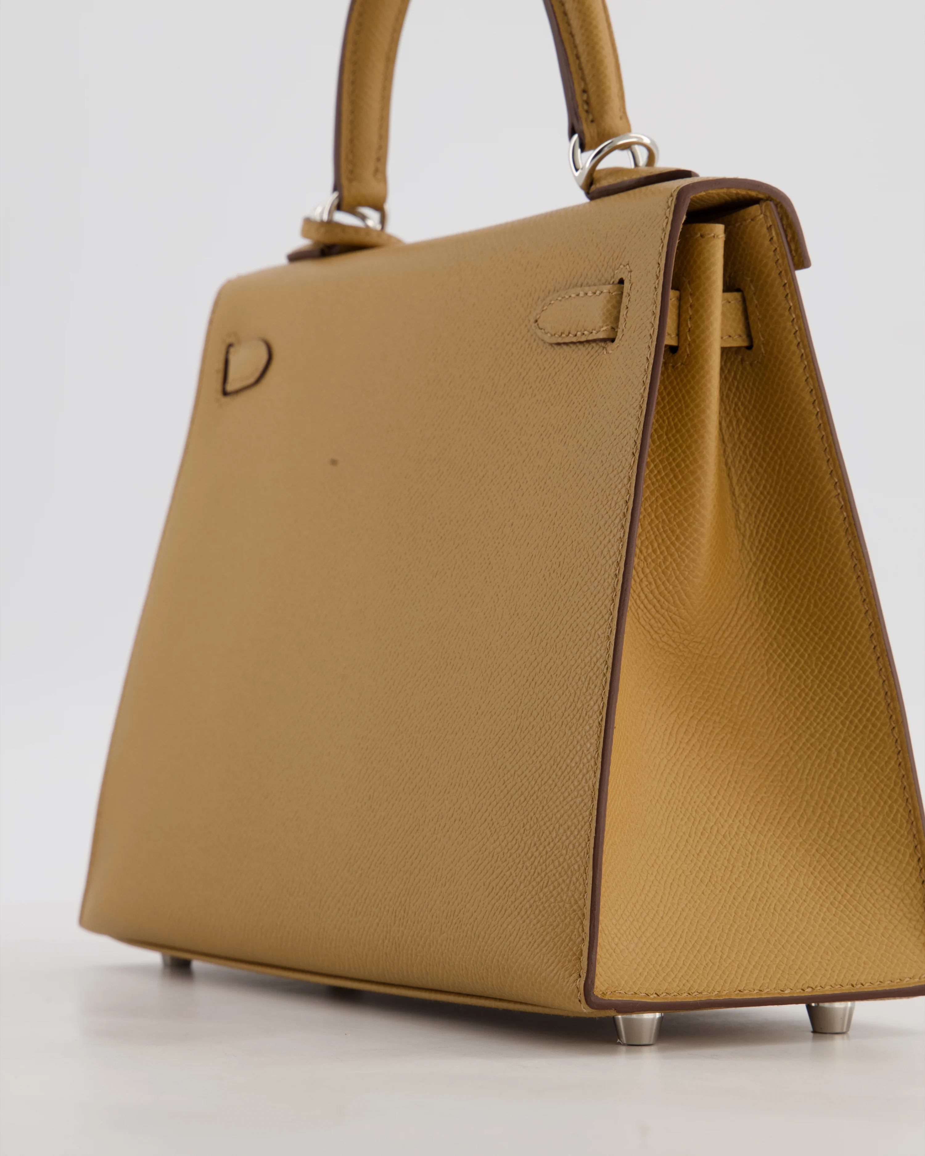 Hermès Kelly 25 Sellier Bag in Biscuit Epsom Leather with Palladium Hardware - Image 13