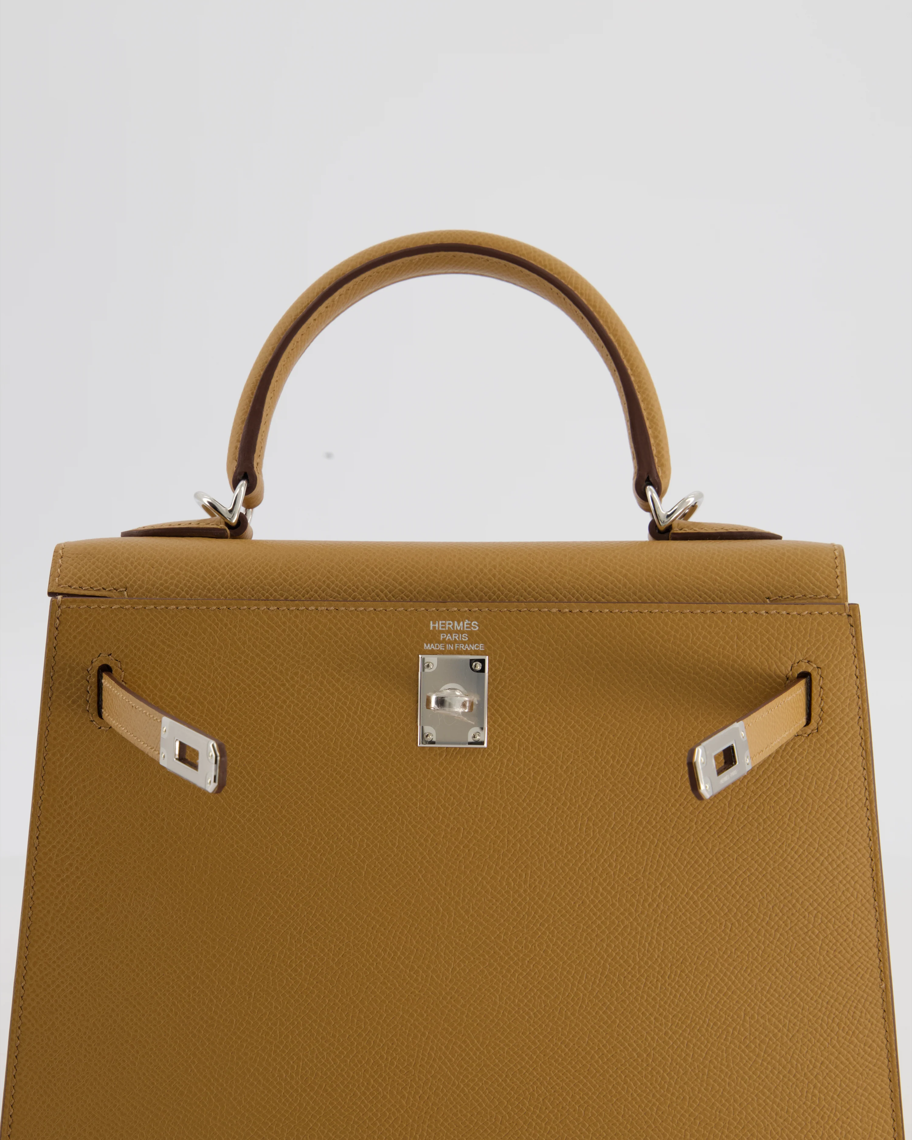 Hermès Kelly 25 Sellier Bag in Biscuit Epsom Leather with Palladium Hardware - Image 16