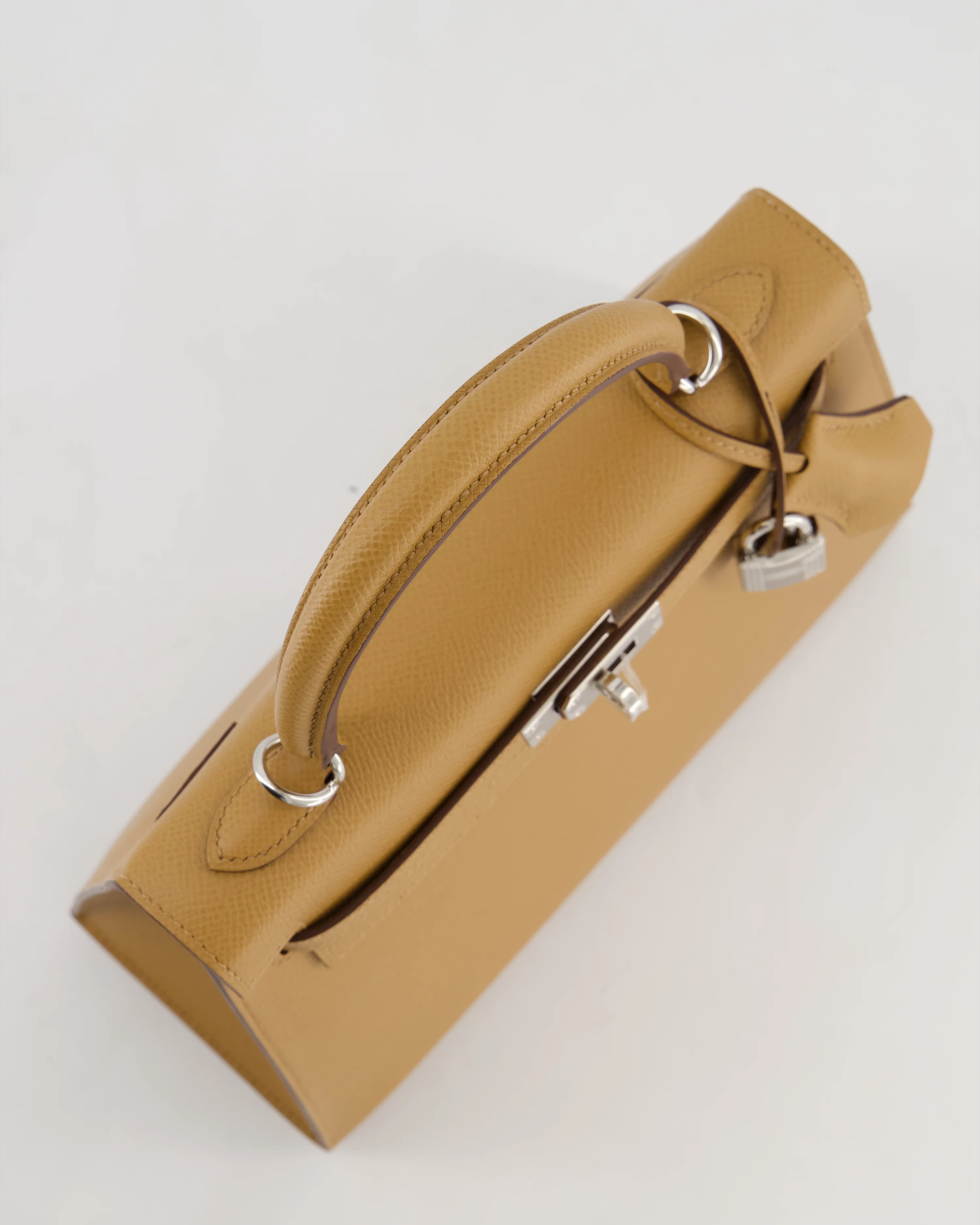 Hermès Kelly 25 Sellier Bag in Biscuit Epsom Leather with Palladium Hardware - Image 17