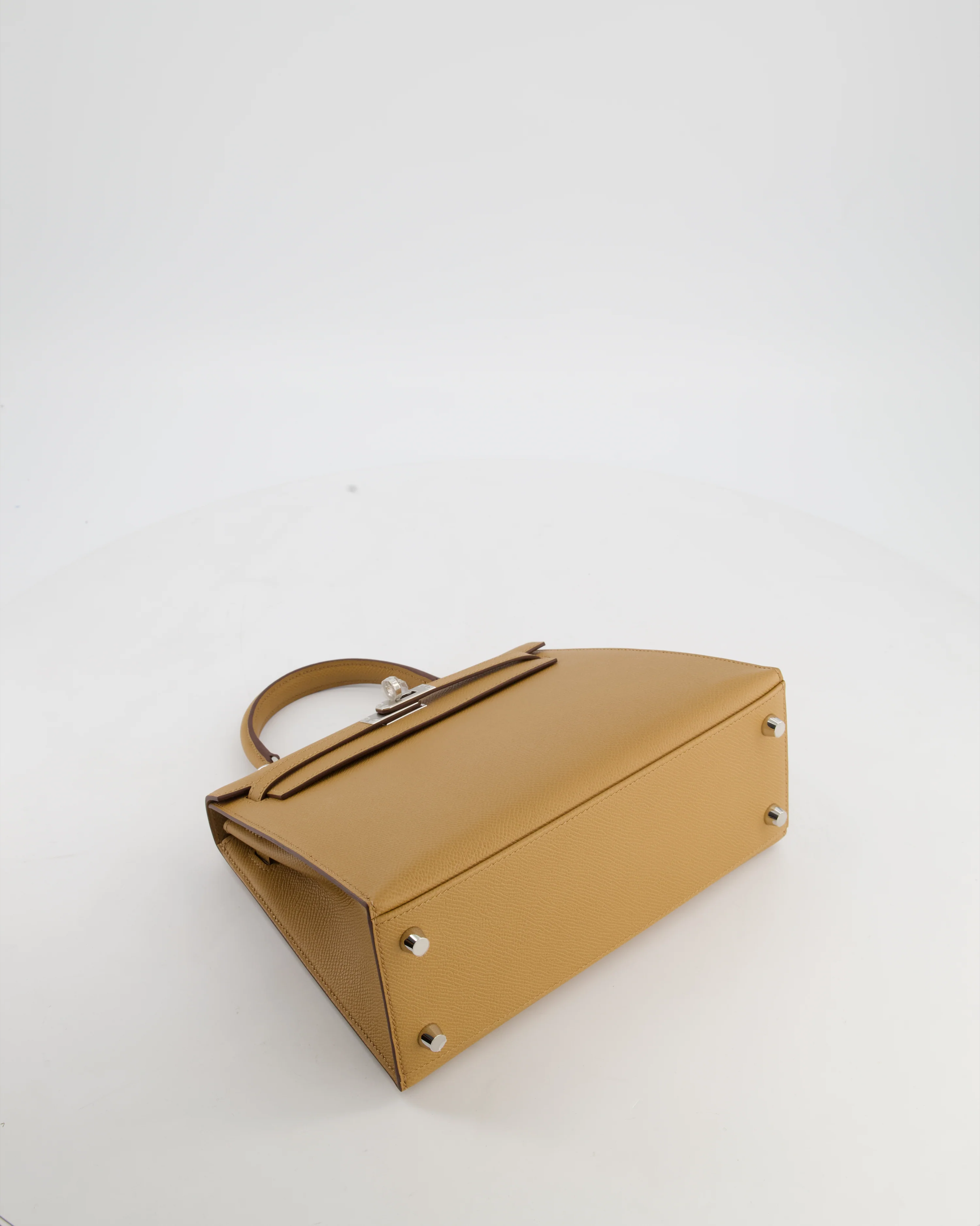 Hermès Kelly 25 Sellier Bag in Biscuit Epsom Leather with Palladium Hardware - Image 19