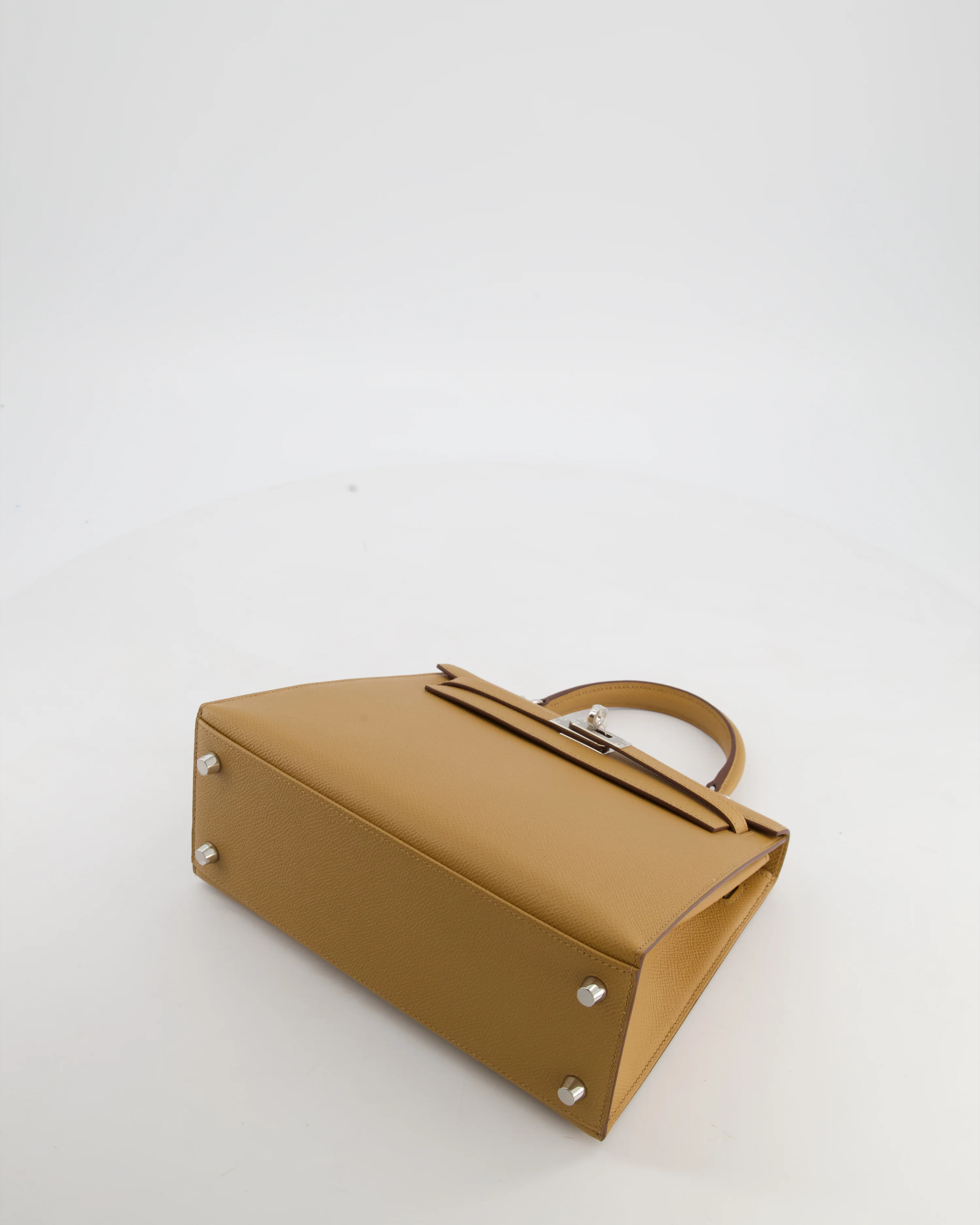 Hermès Kelly 25 Sellier Bag in Biscuit Epsom Leather with Palladium Hardware - Image 21