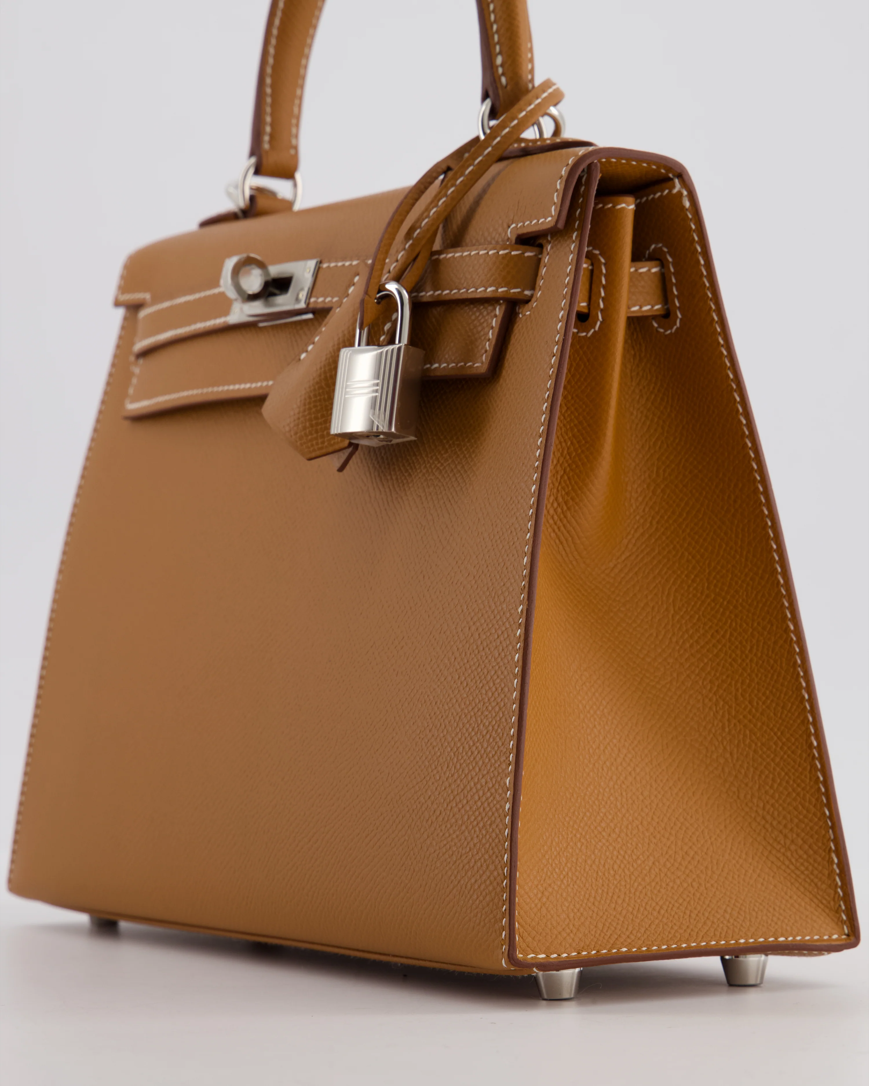 Hermès Kelly 25 Sellier Bag in Gold Epsom Leather with Palladium Hardware - Image 12