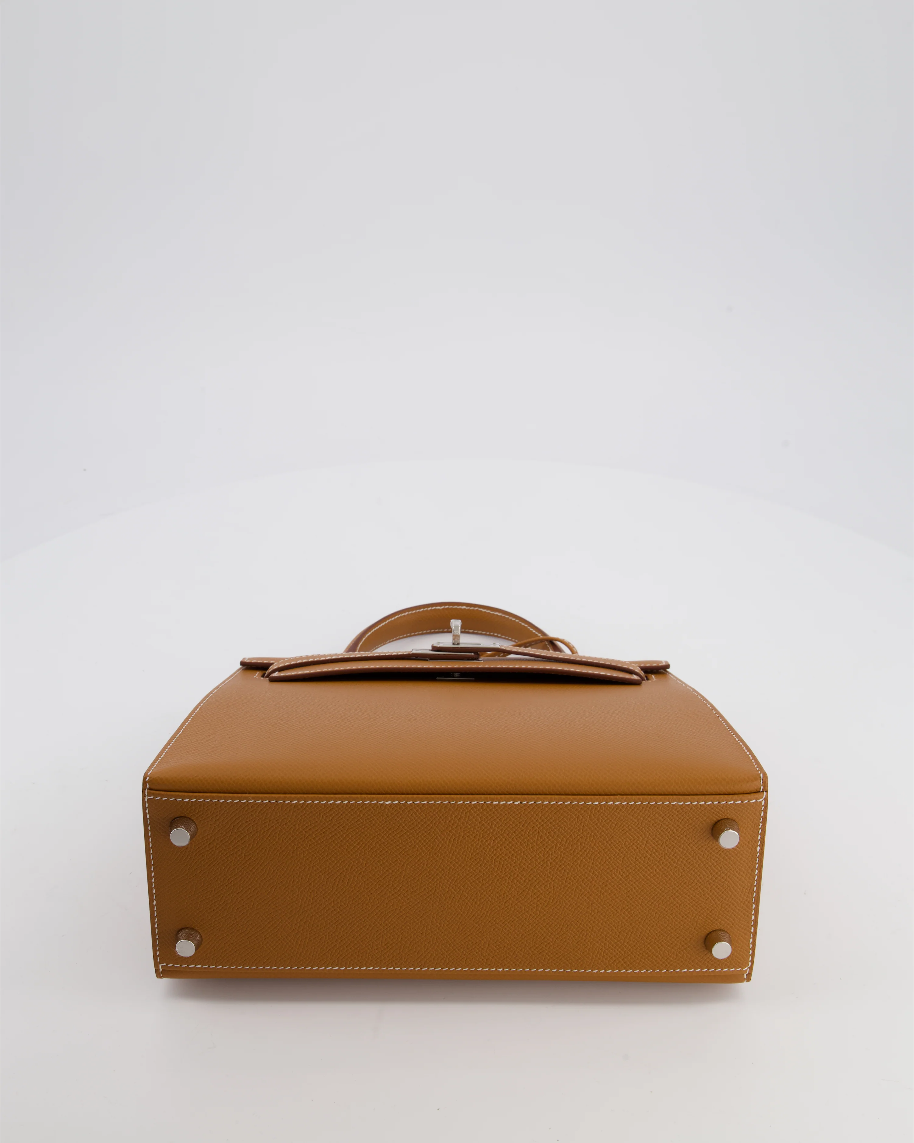 Hermès Kelly 25 Sellier Bag in Gold Epsom Leather with Palladium Hardware - Image 21