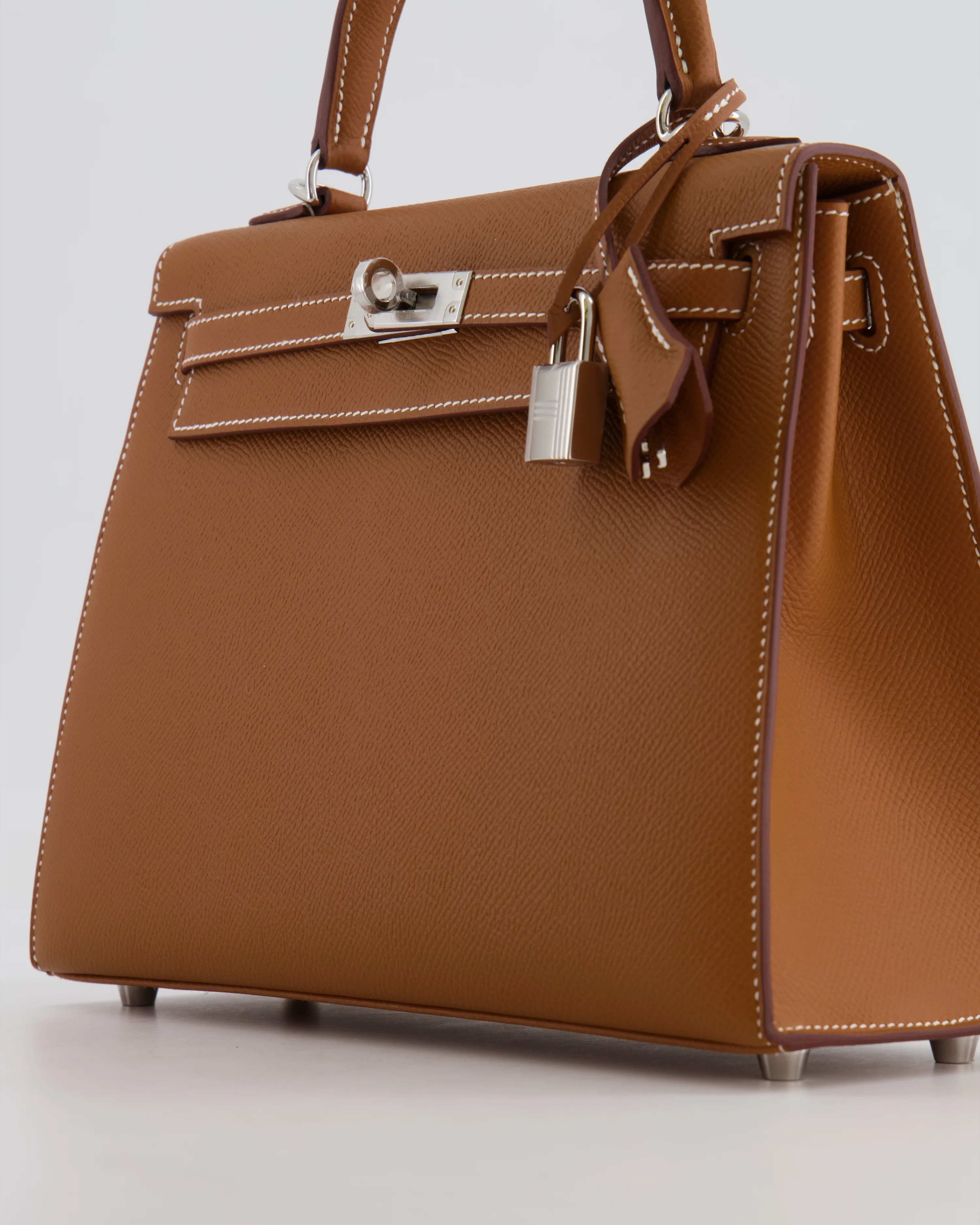 Hermès Kelly 25 Sellier Bag in Gold Epsom Leather with Palladium Hardware - Image 12