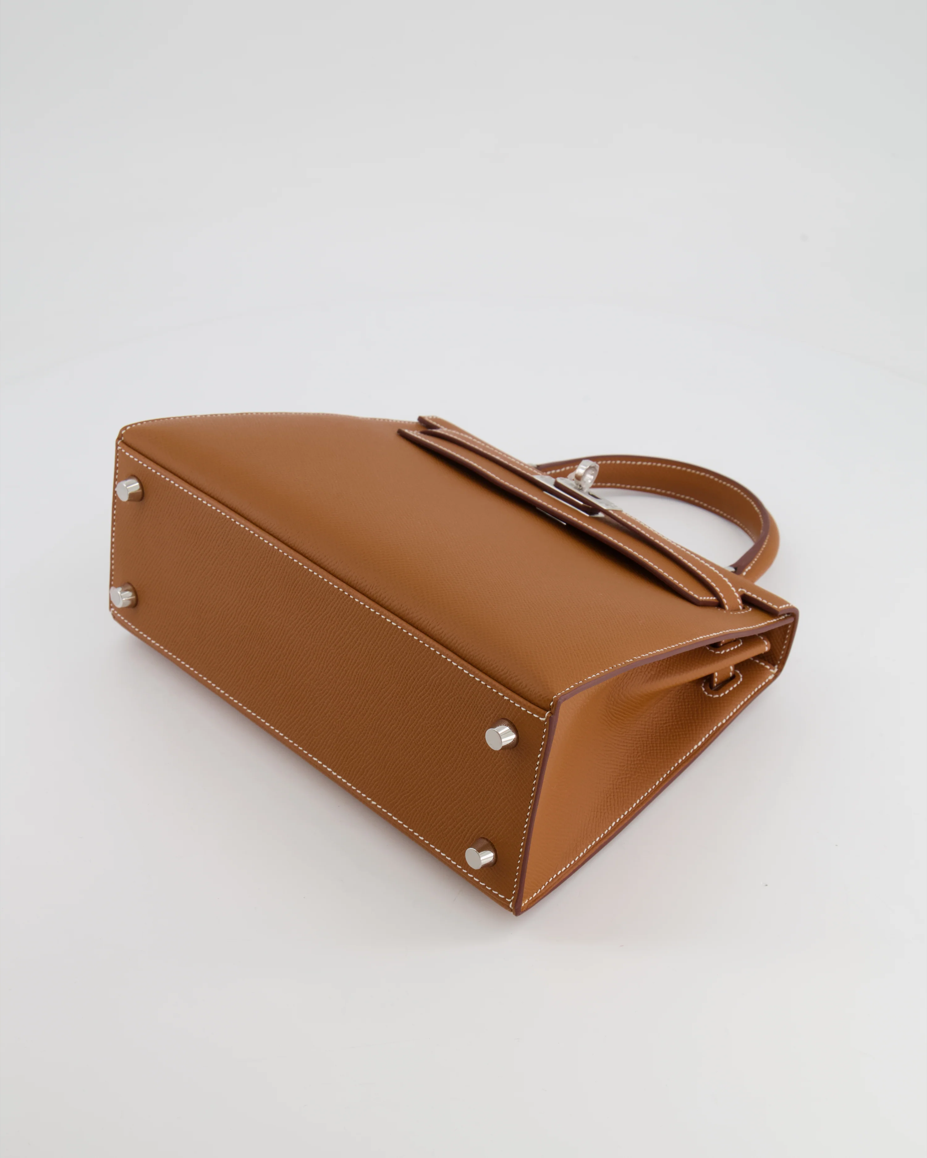 Hermès Kelly 25 Sellier Bag in Gold Epsom Leather with Palladium Hardware - Image 19