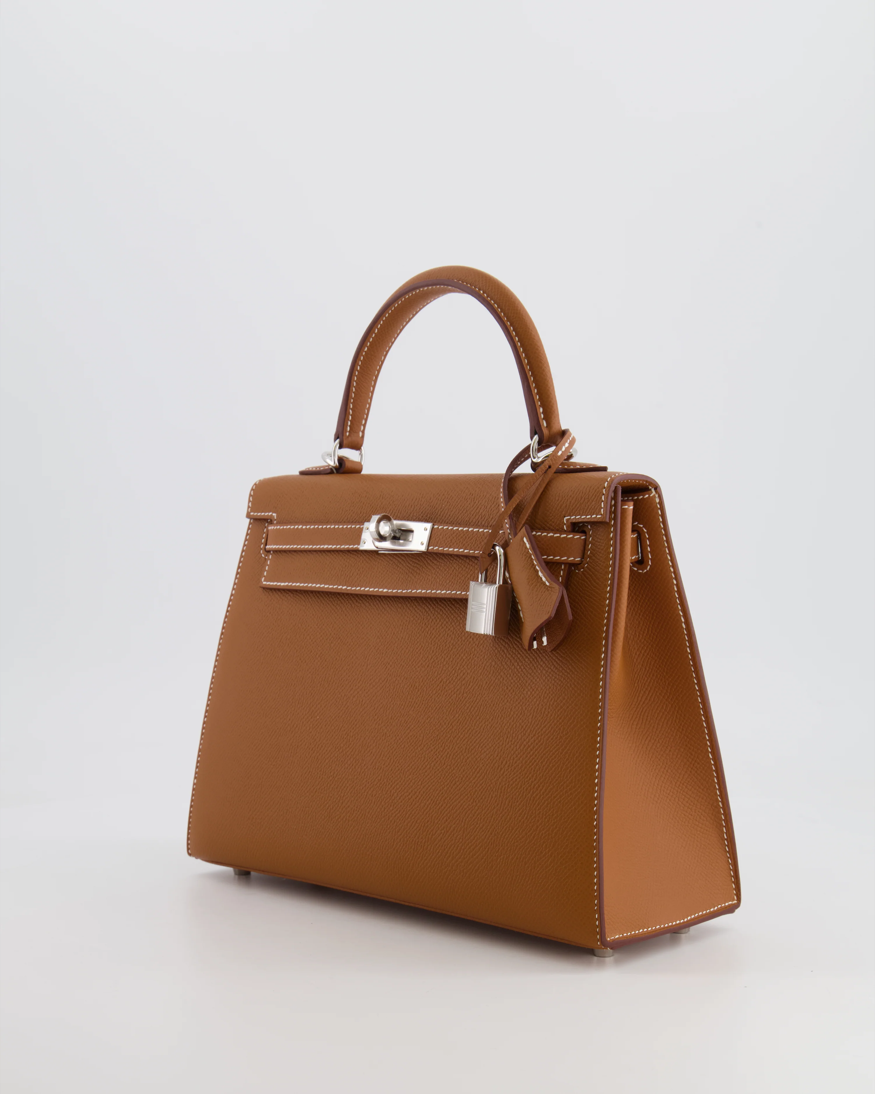 Hermès Kelly 25 Sellier Bag in Gold Epsom Leather with Palladium Hardware - Image 4