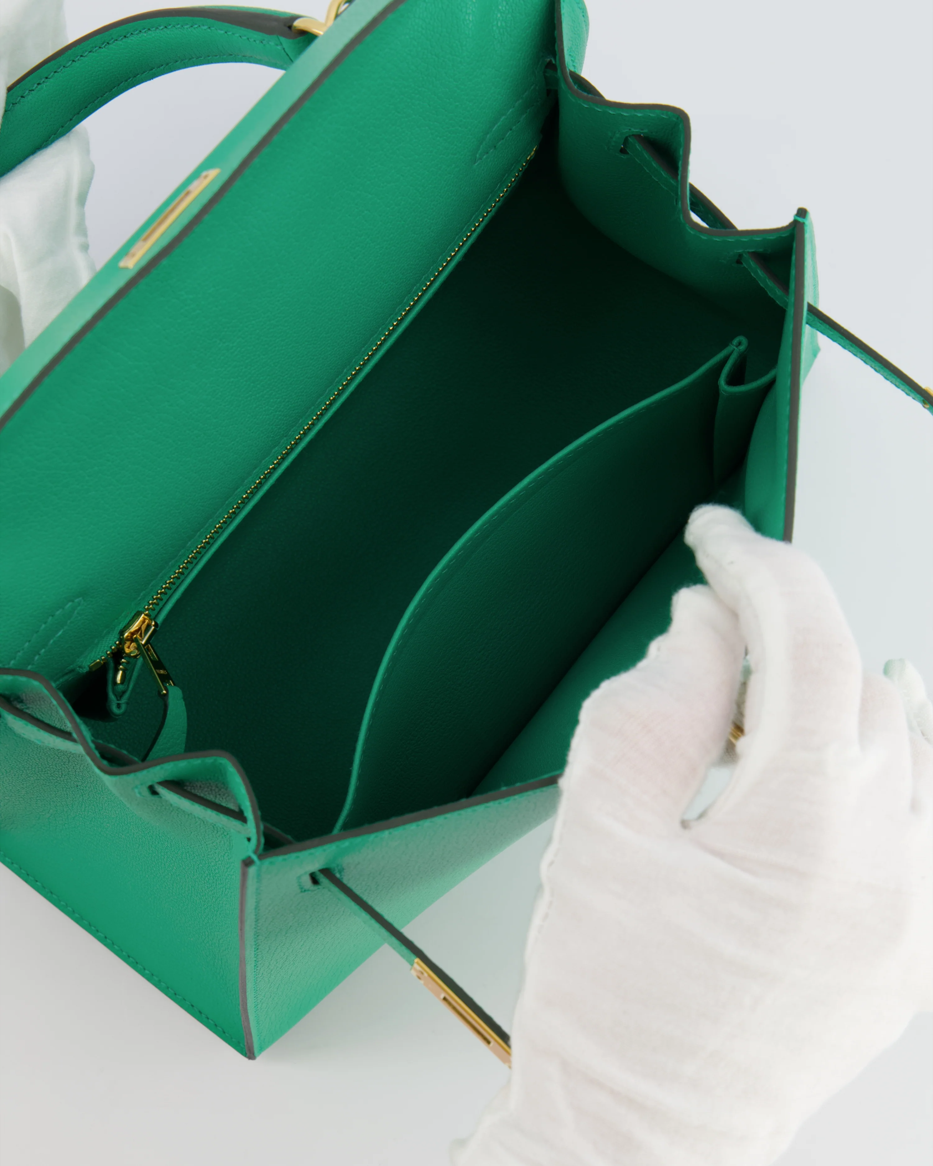 Hermès Kelly 25 Sellier Bag in Menthe Chèvre Chamkila Leather with Gold Hardware - Image 21