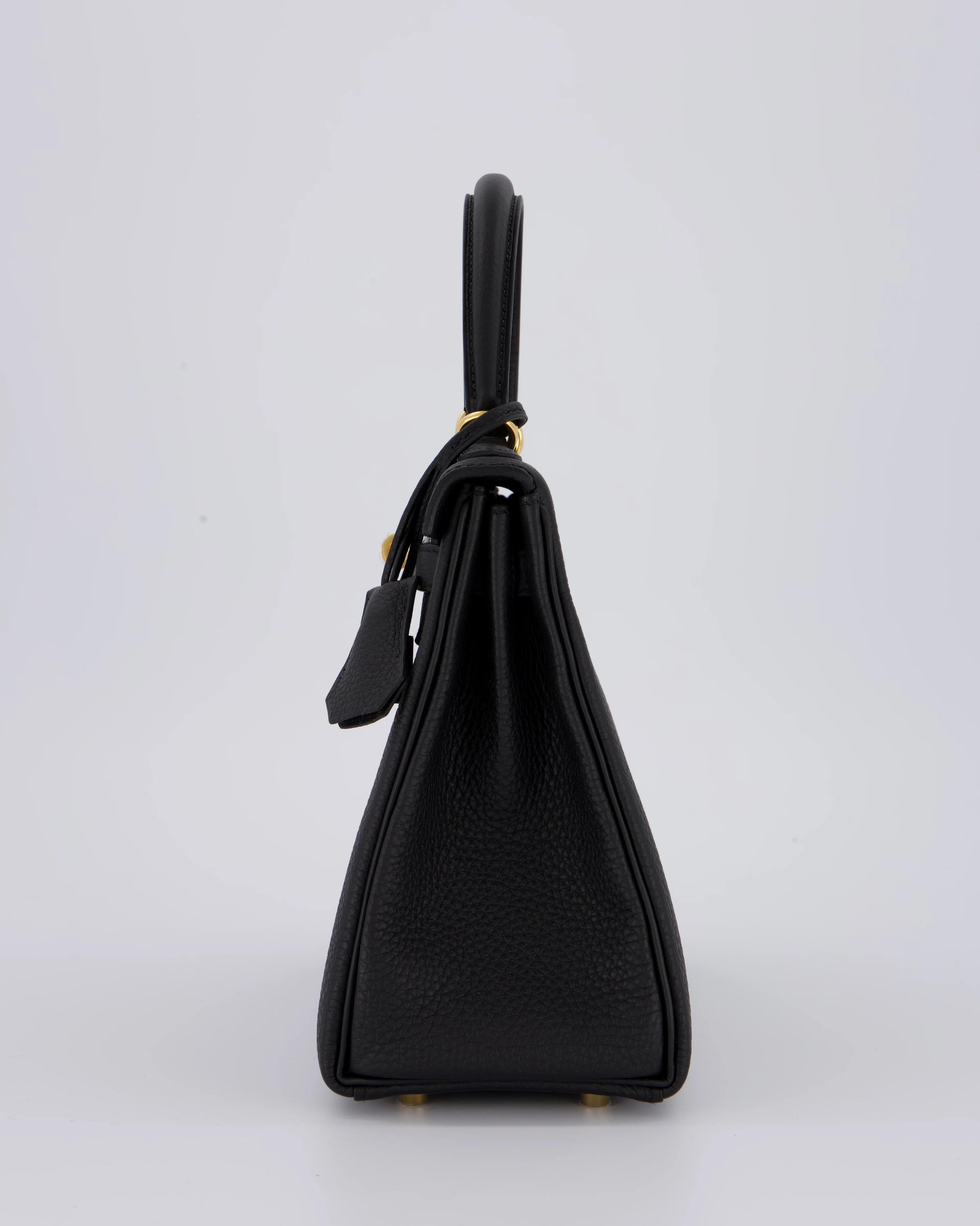 Hermès Kelly 25 Retourne Bag in Noir Togo Leather and Gold Hardware - Image 9