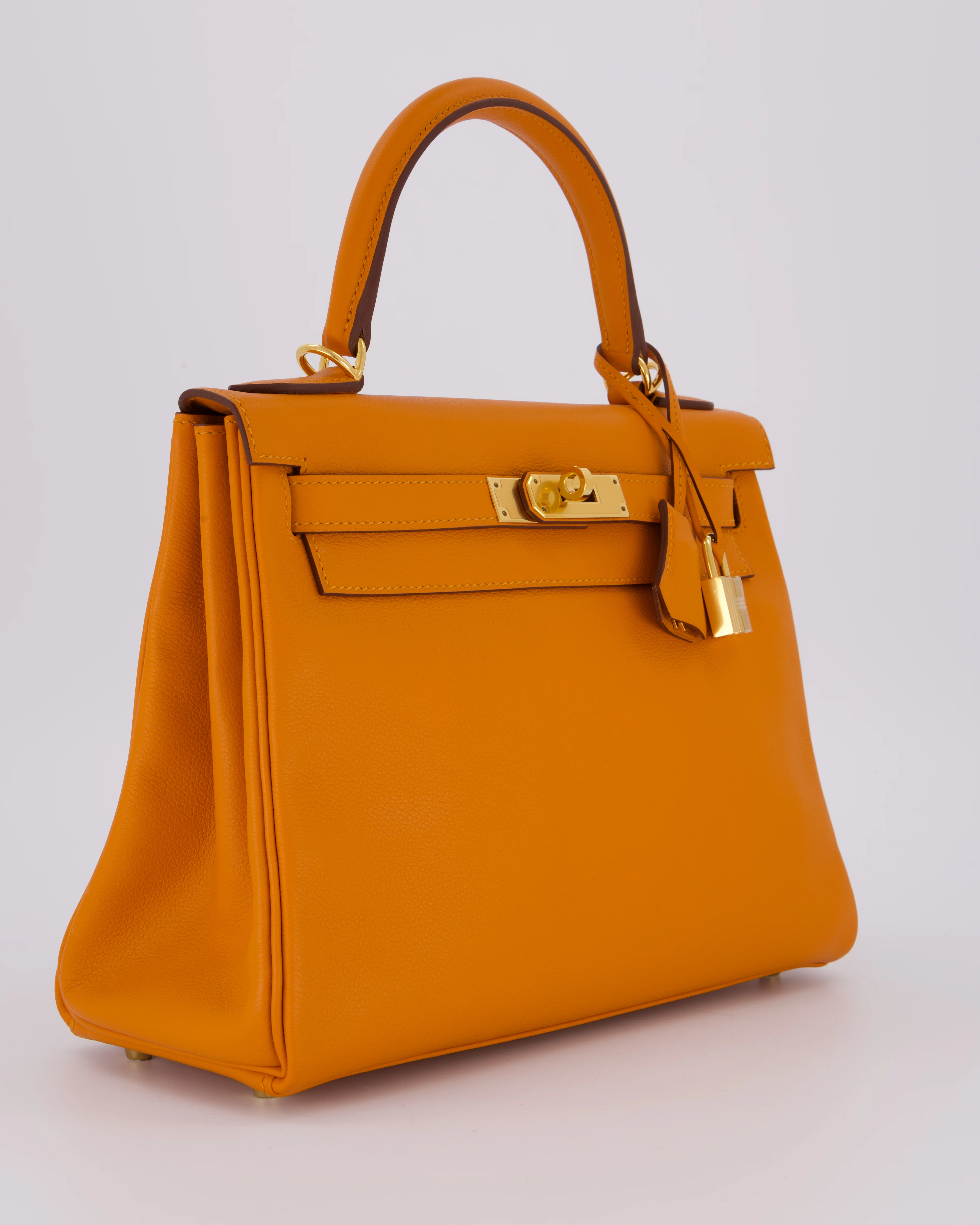 Hermès Kelly 28 Retourne Bag in Abricot Evercolor Leather with Gold Hardware - Image 3