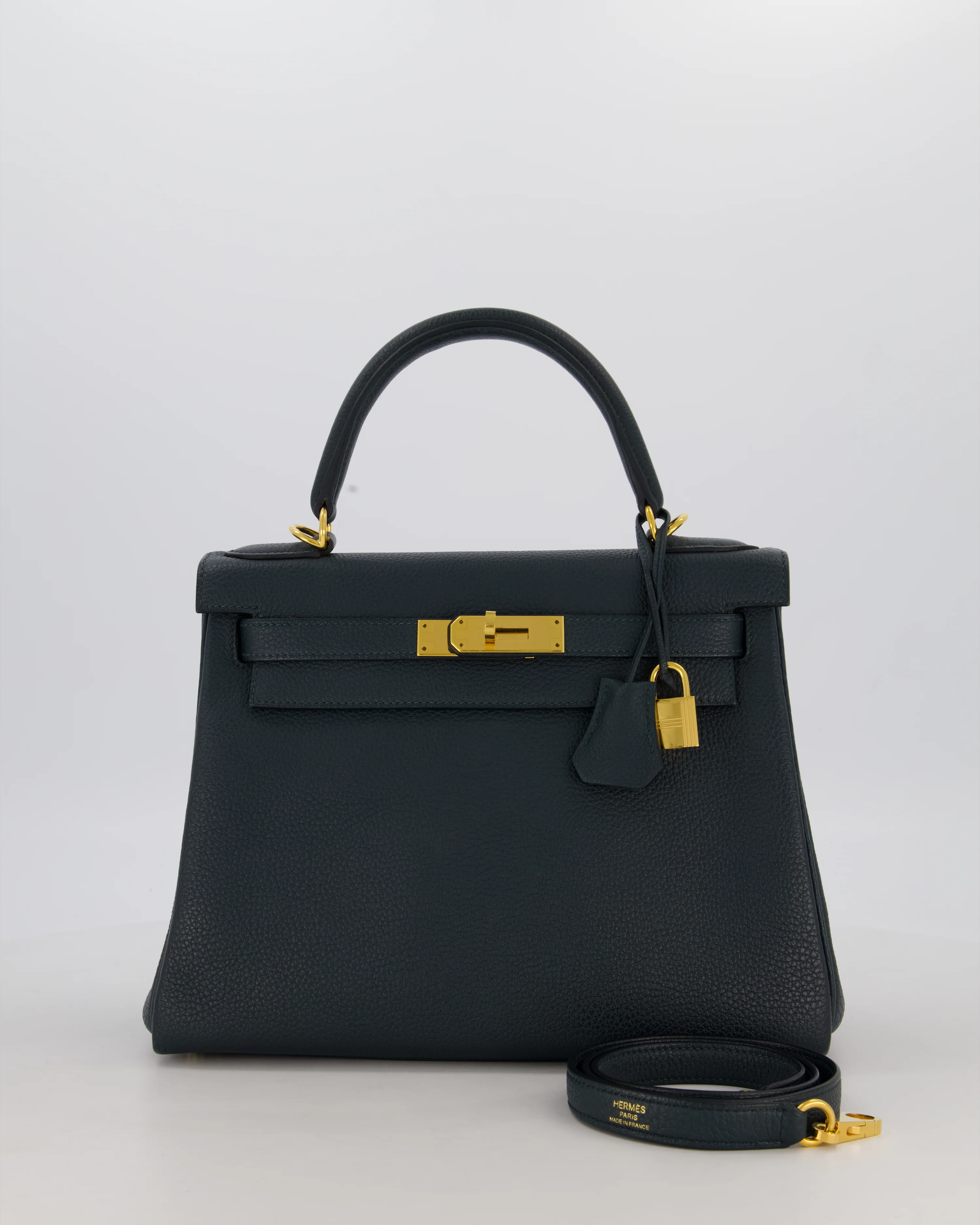 Hermès Kelly 28 Retourne Bag in Vert Cypress Togo Leather with Gold Hardware