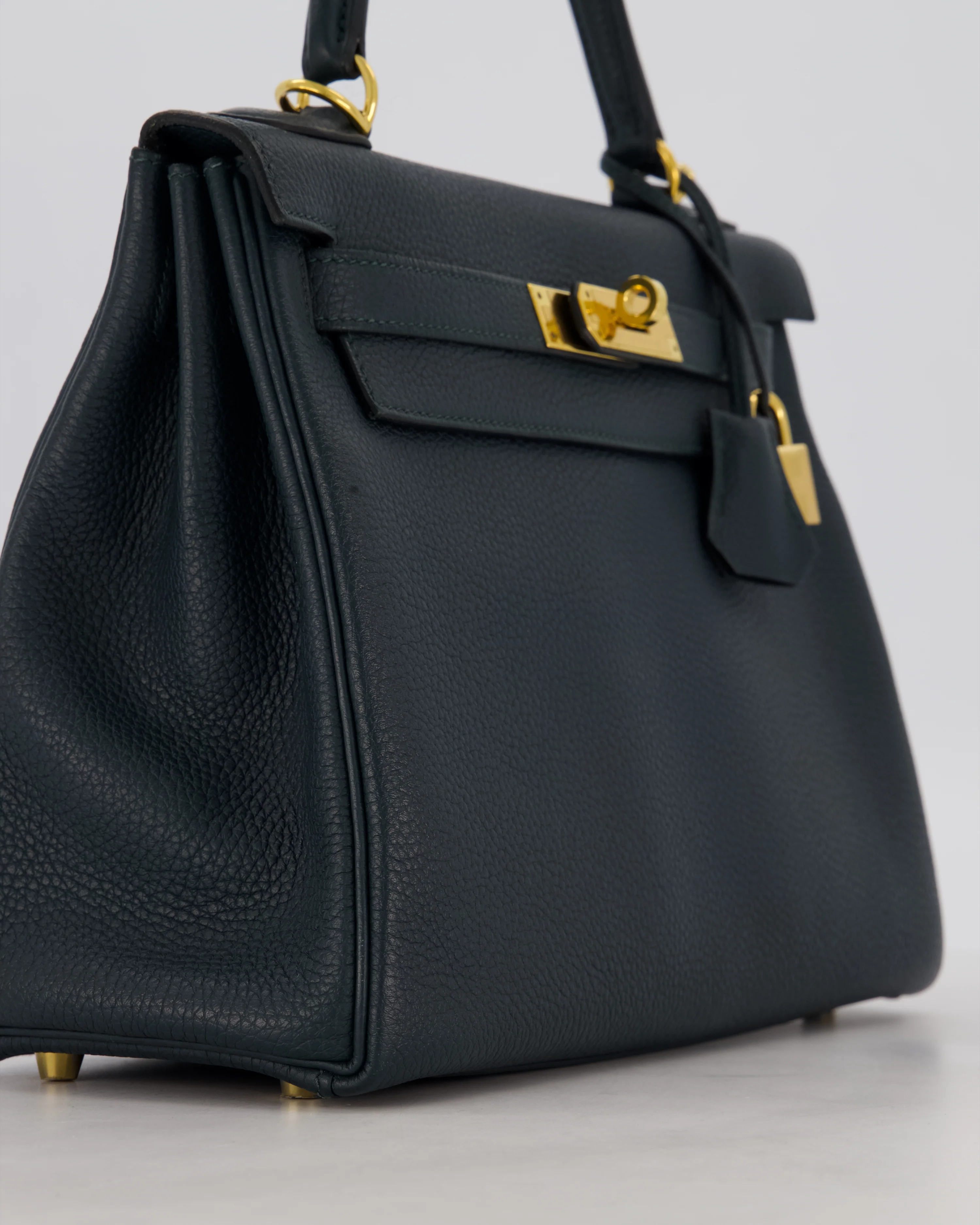 Hermès Kelly 28 Retourne Bag in Vert Cypress Togo Leather with Gold Hardware - Image 11