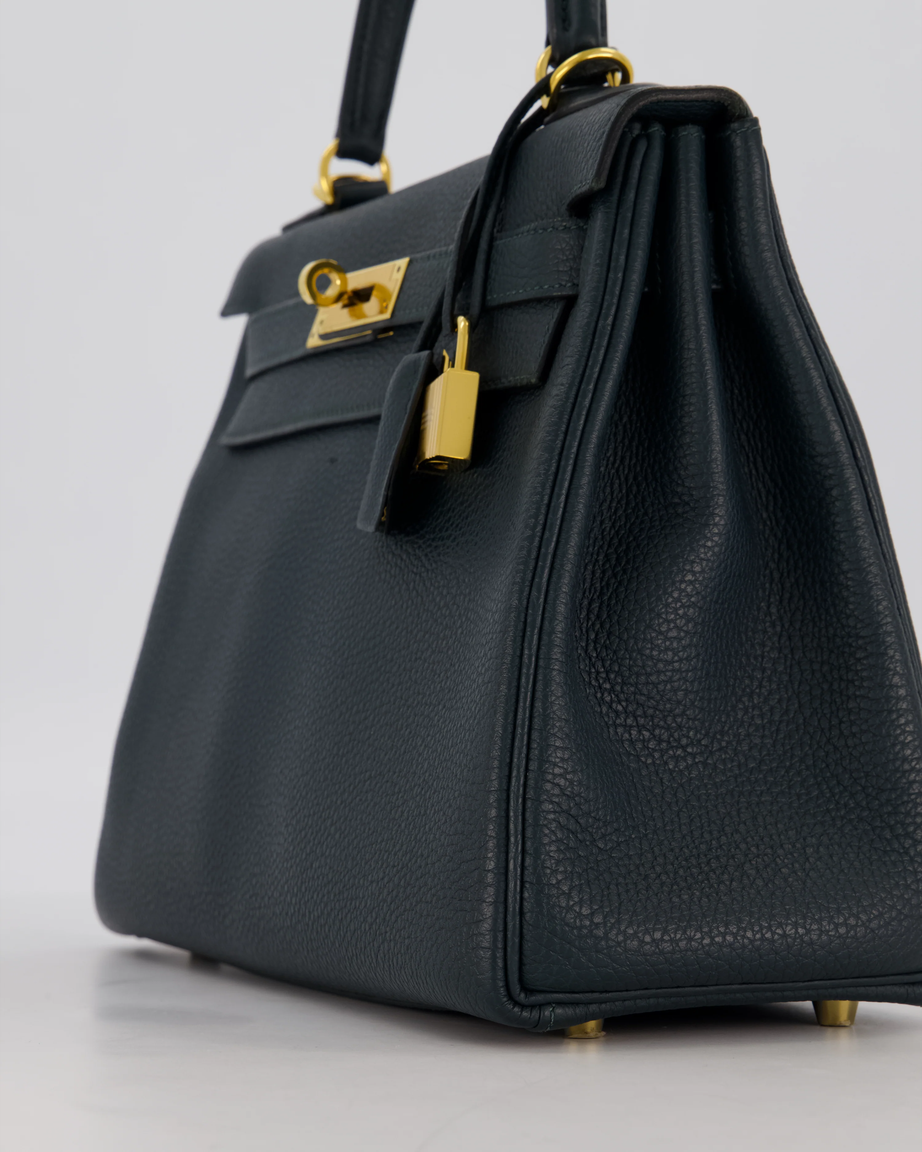 Hermès Kelly 28 Retourne Bag in Vert Cypress Togo Leather with Gold Hardware - Image 12
