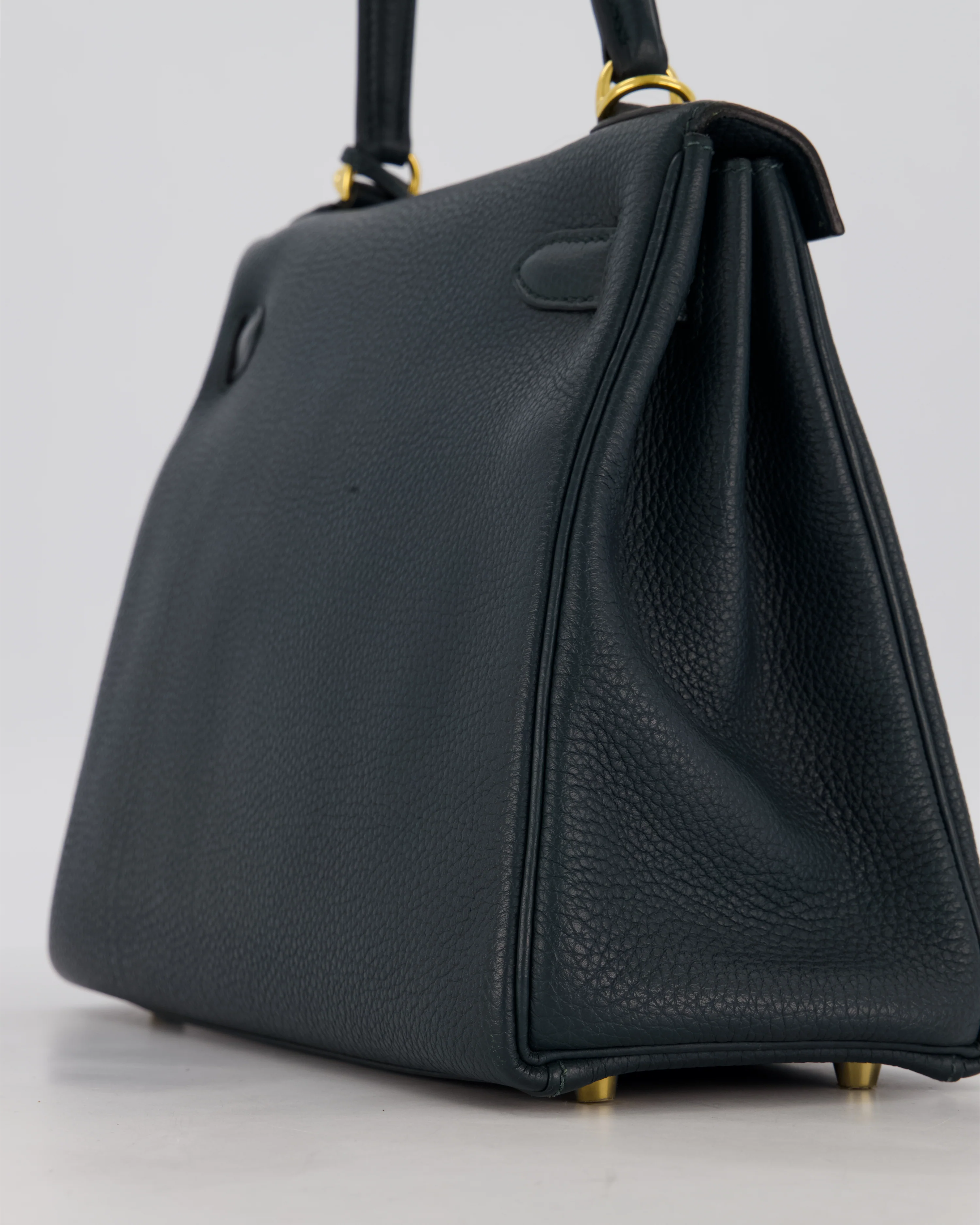 Hermès Kelly 28 Retourne Bag in Vert Cypress Togo Leather with Gold Hardware - Image 13
