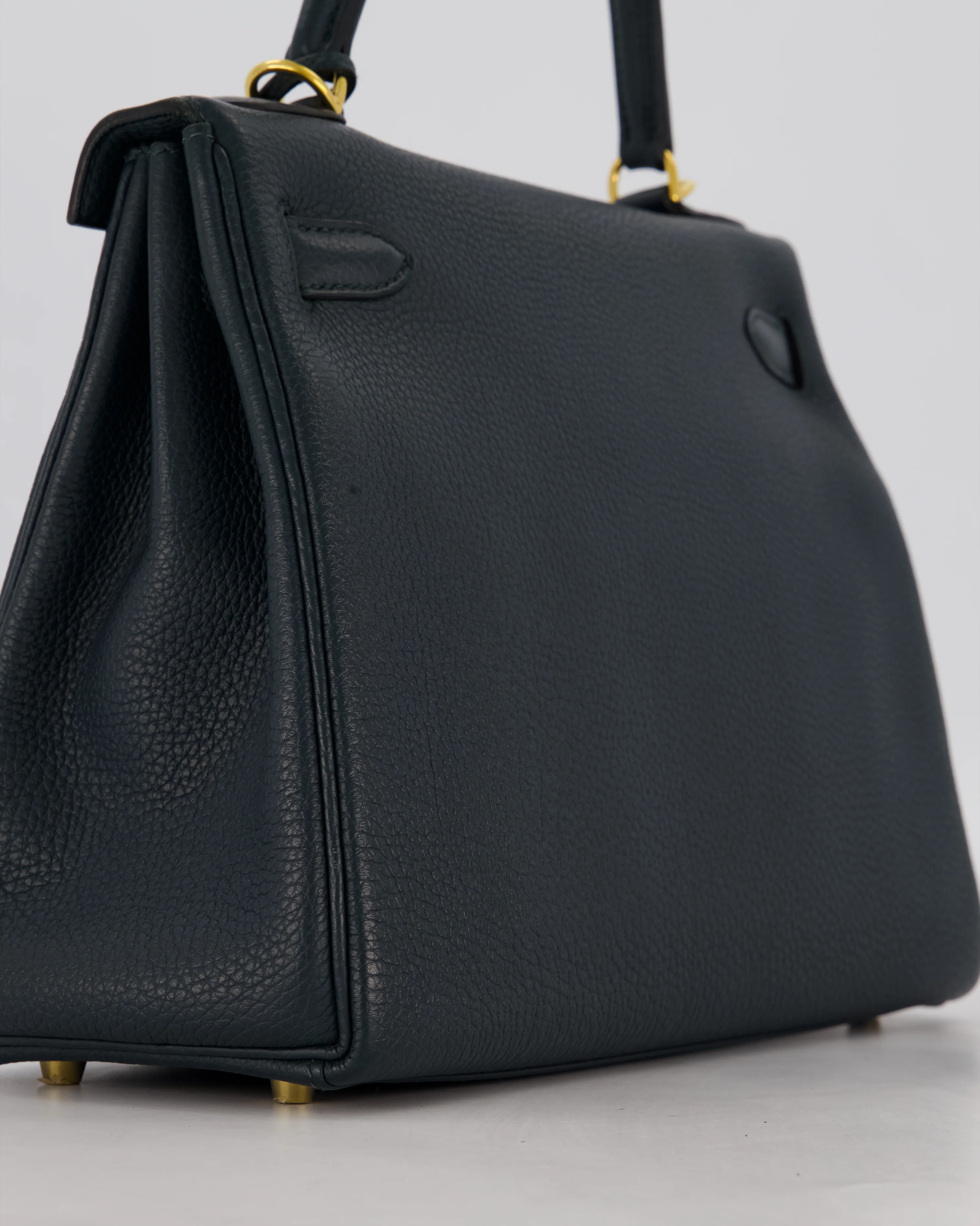 Hermès Kelly 28 Retourne Bag in Vert Cypress Togo Leather with Gold Hardware - Image 14