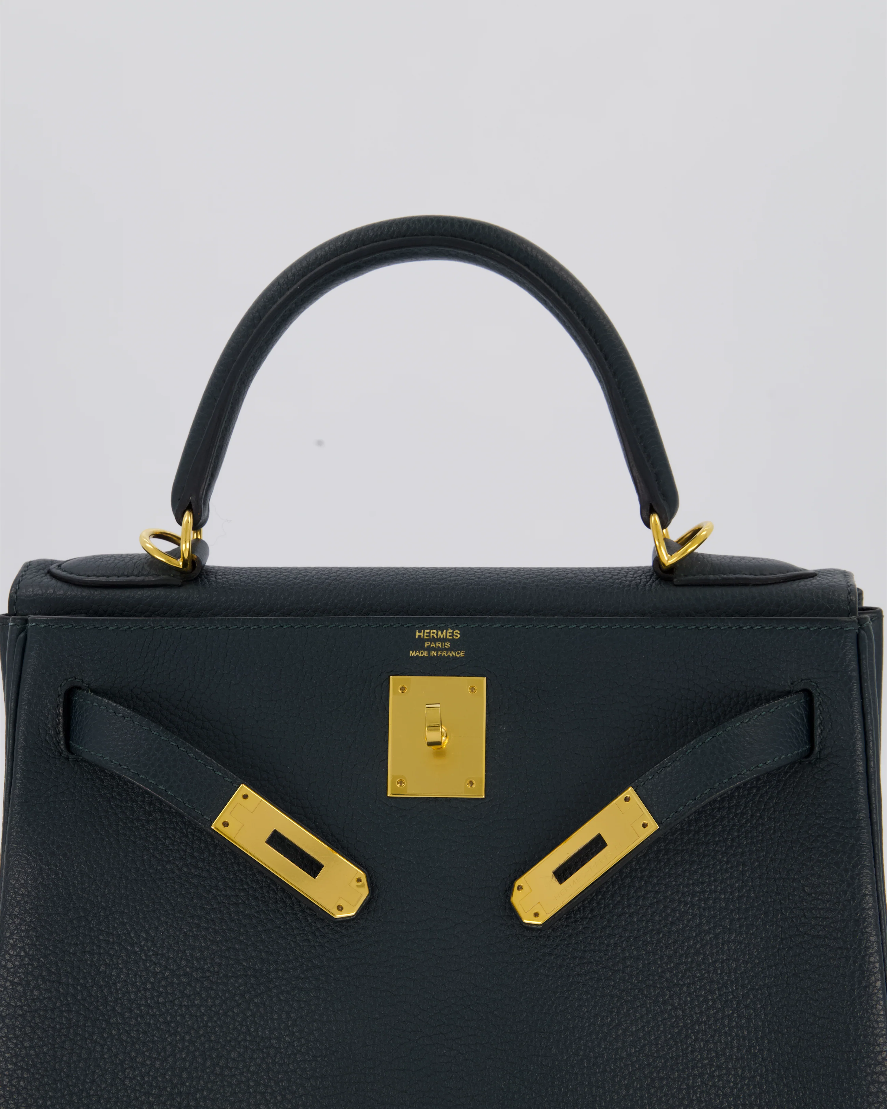 Hermès Kelly 28 Retourne Bag in Vert Cypress Togo Leather with Gold Hardware - Image 18