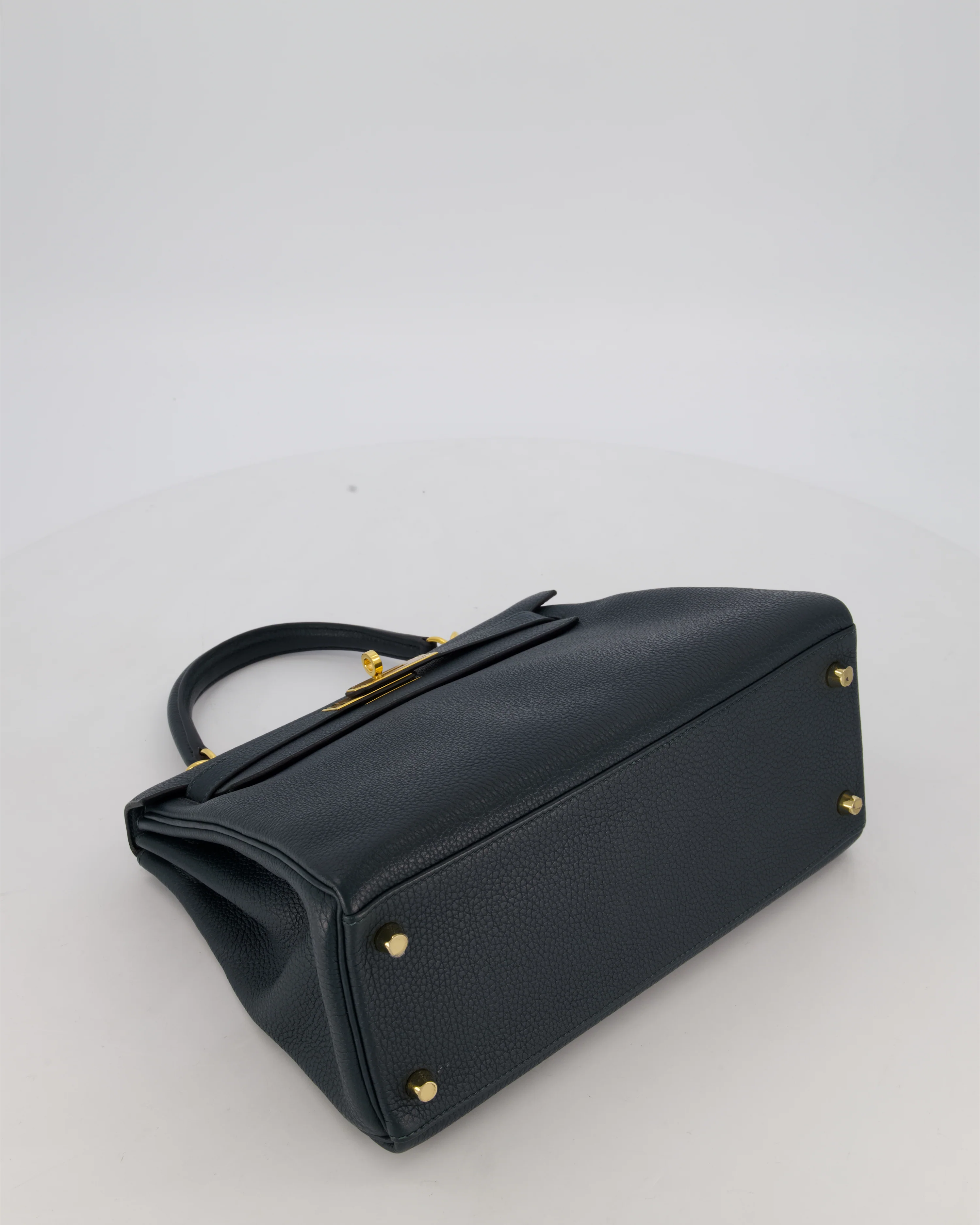 Hermès Kelly 28 Retourne Bag in Vert Cypress Togo Leather with Gold Hardware - Image 19