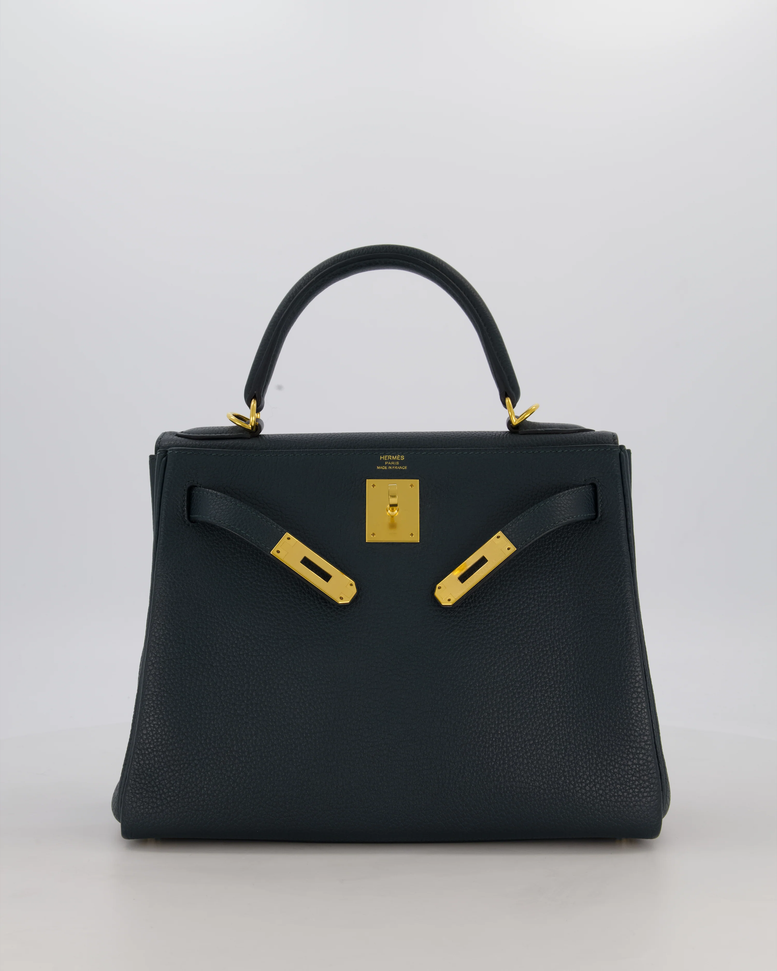 Hermès Kelly 28 Retourne Bag in Vert Cypress Togo Leather with Gold Hardware - Image 2