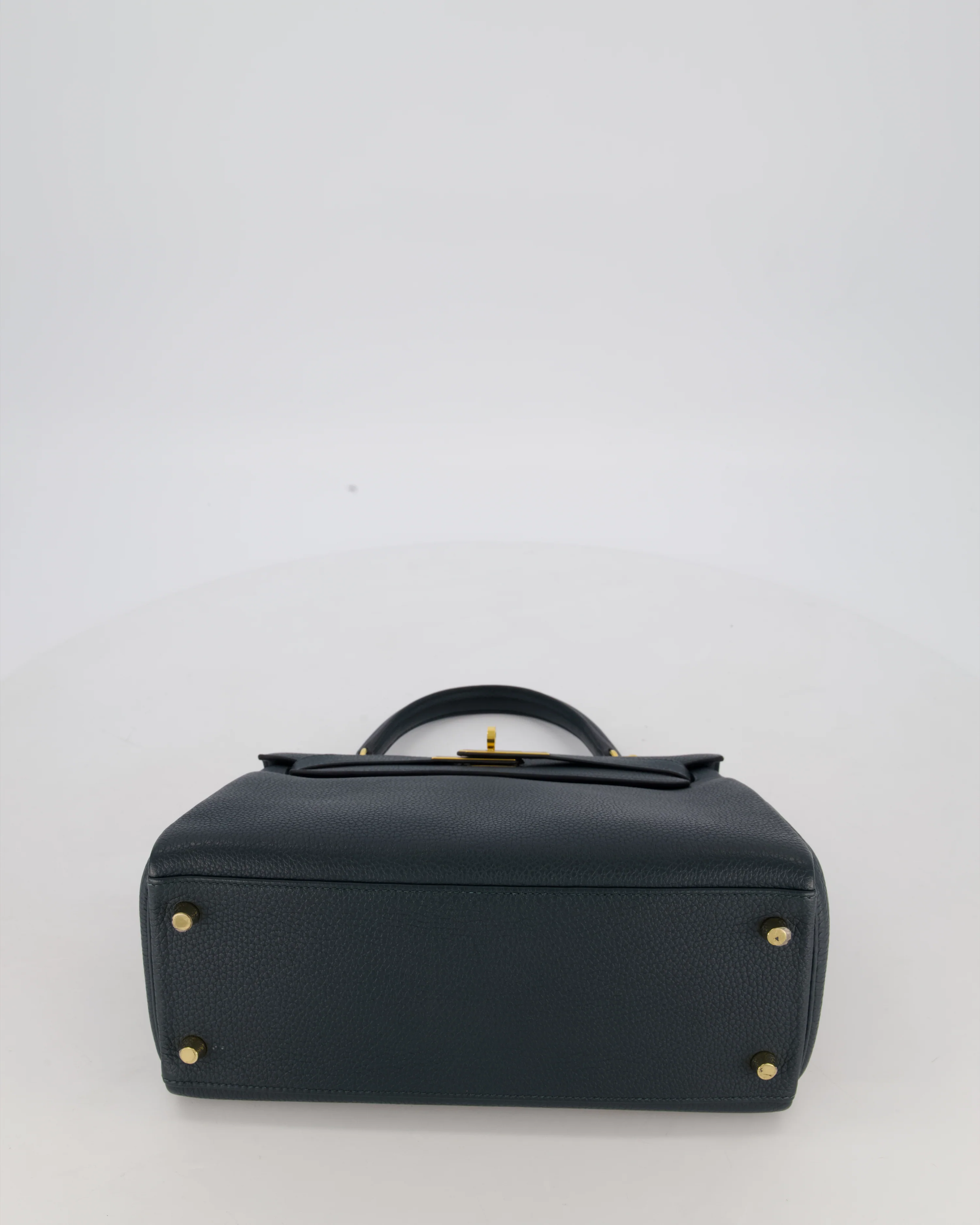 Hermès Kelly 28 Retourne Bag in Vert Cypress Togo Leather with Gold Hardware - Image 20