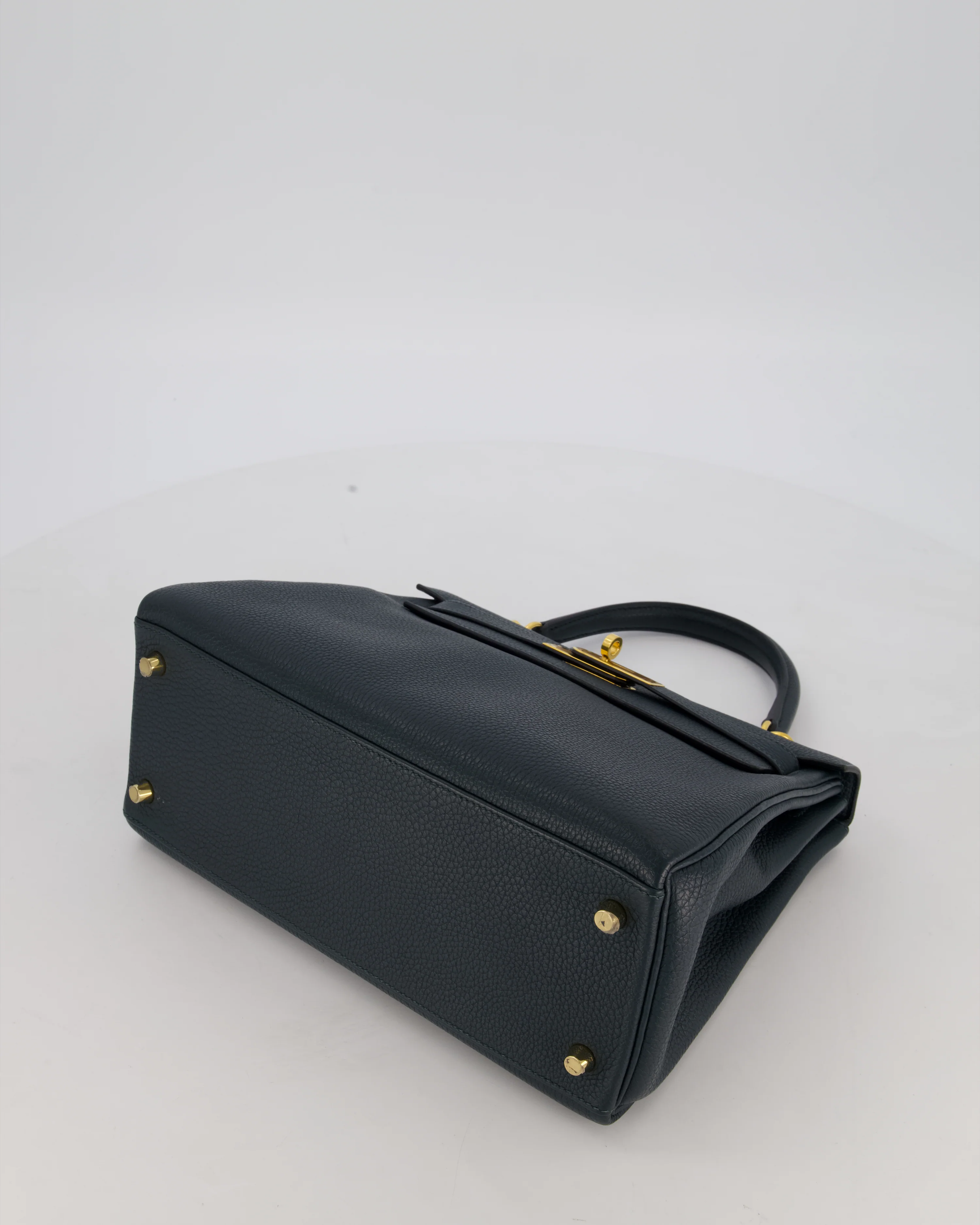 Hermès Kelly 28 Retourne Bag in Vert Cypress Togo Leather with Gold Hardware - Image 21