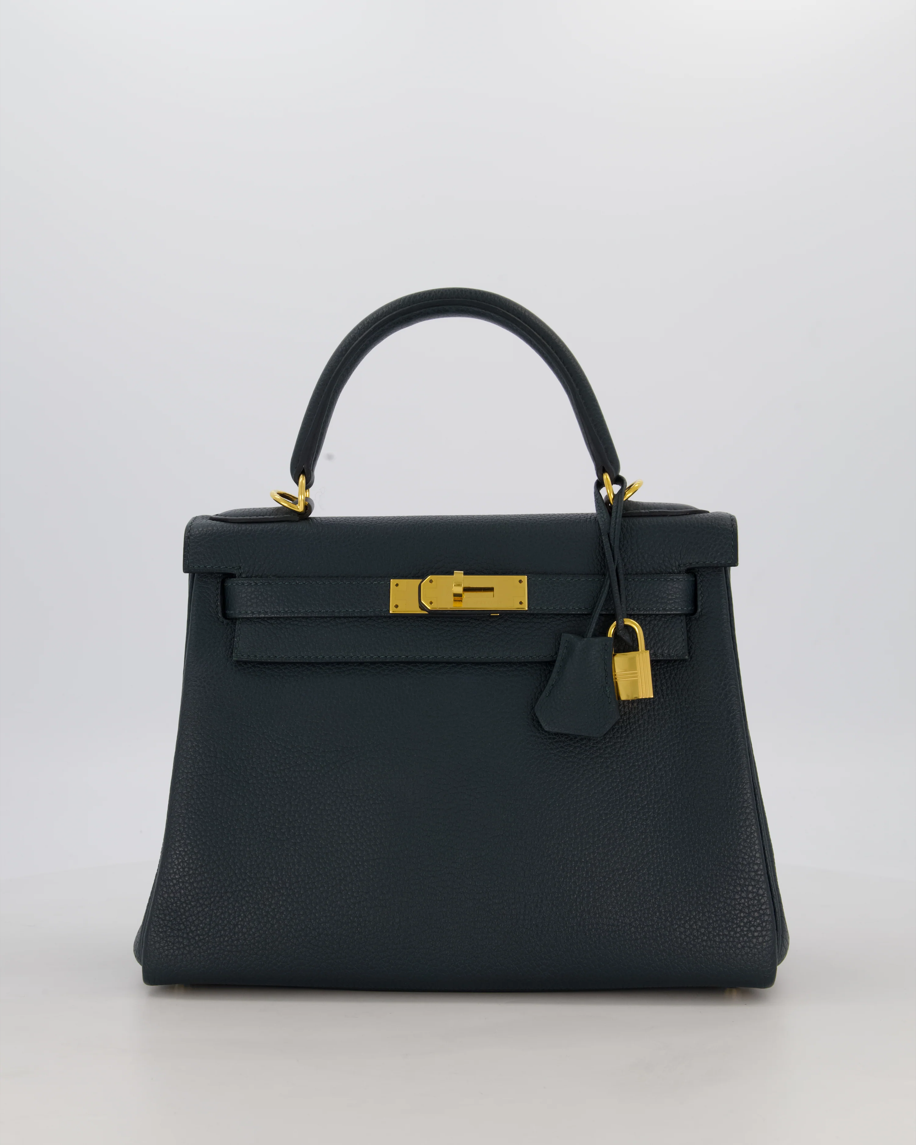 Hermès Kelly 28 Retourne Bag in Vert Cypress Togo Leather with Gold Hardware - Image 3