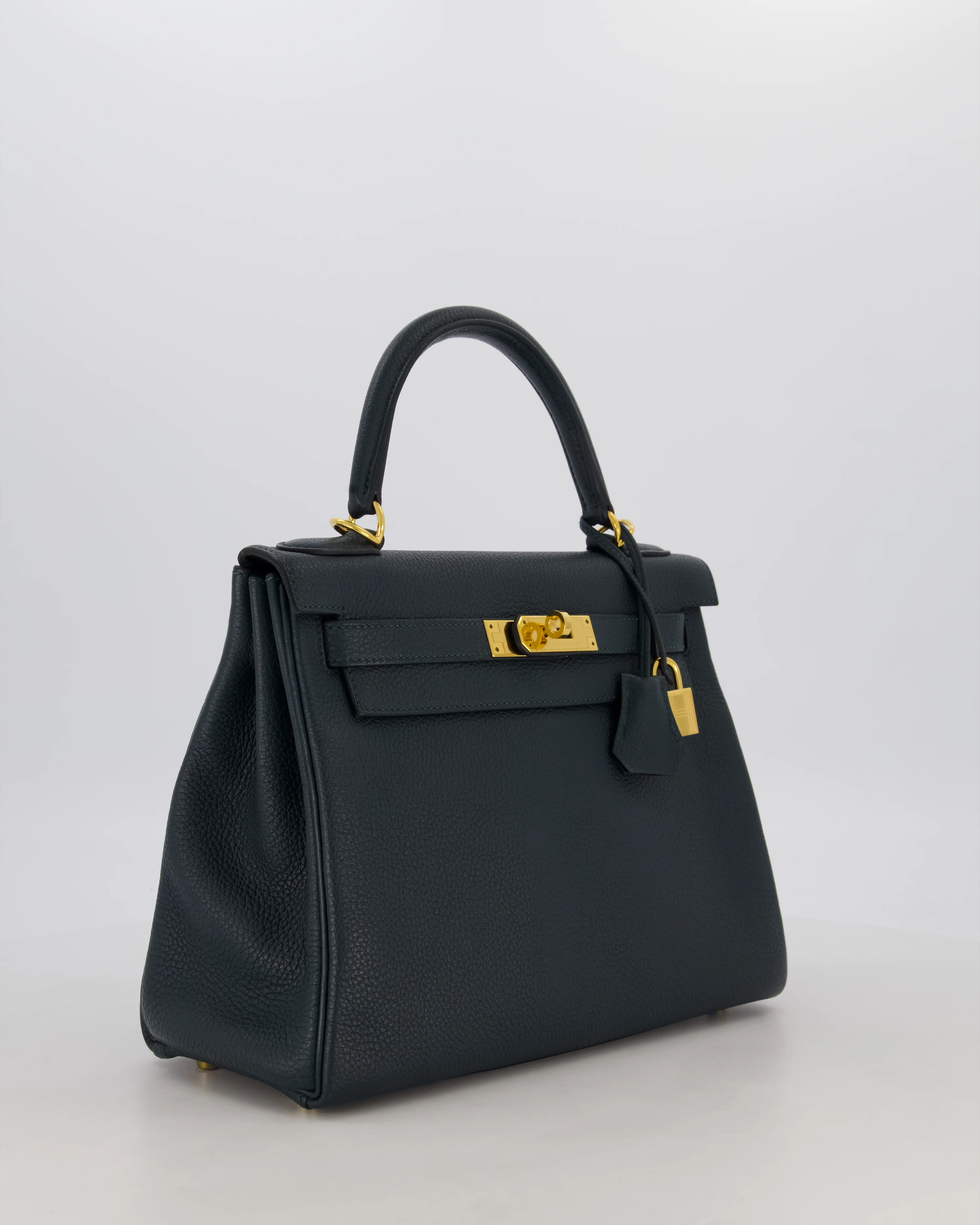 Hermès Kelly 28 Retourne Bag in Vert Cypress Togo Leather with Gold Hardware - Image 4