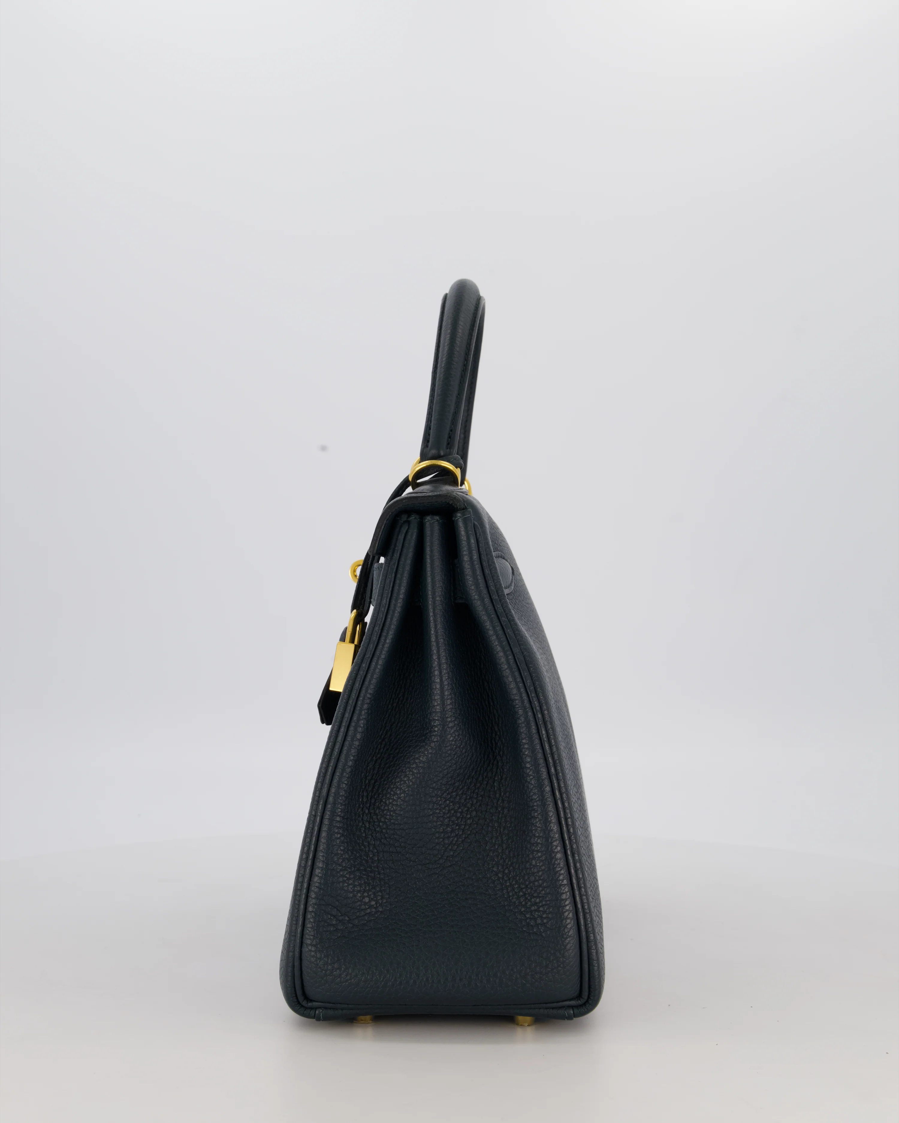 Hermès Kelly 28 Retourne Bag in Vert Cypress Togo Leather with Gold Hardware - Image 9