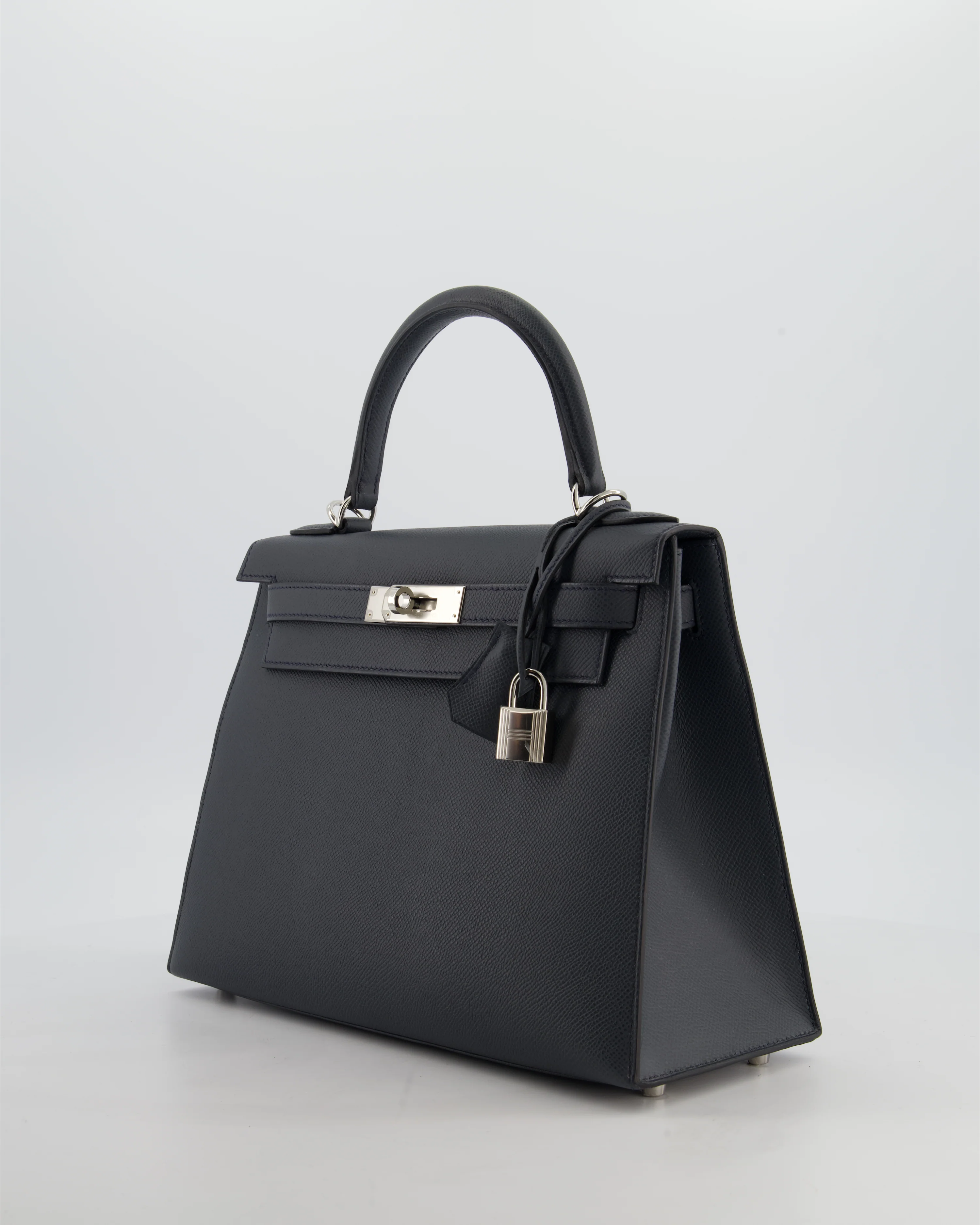 Hermès Kelly 28 Sellier Bag in Gris Misty Epsom Leather with Palladium Hardware - Image 10