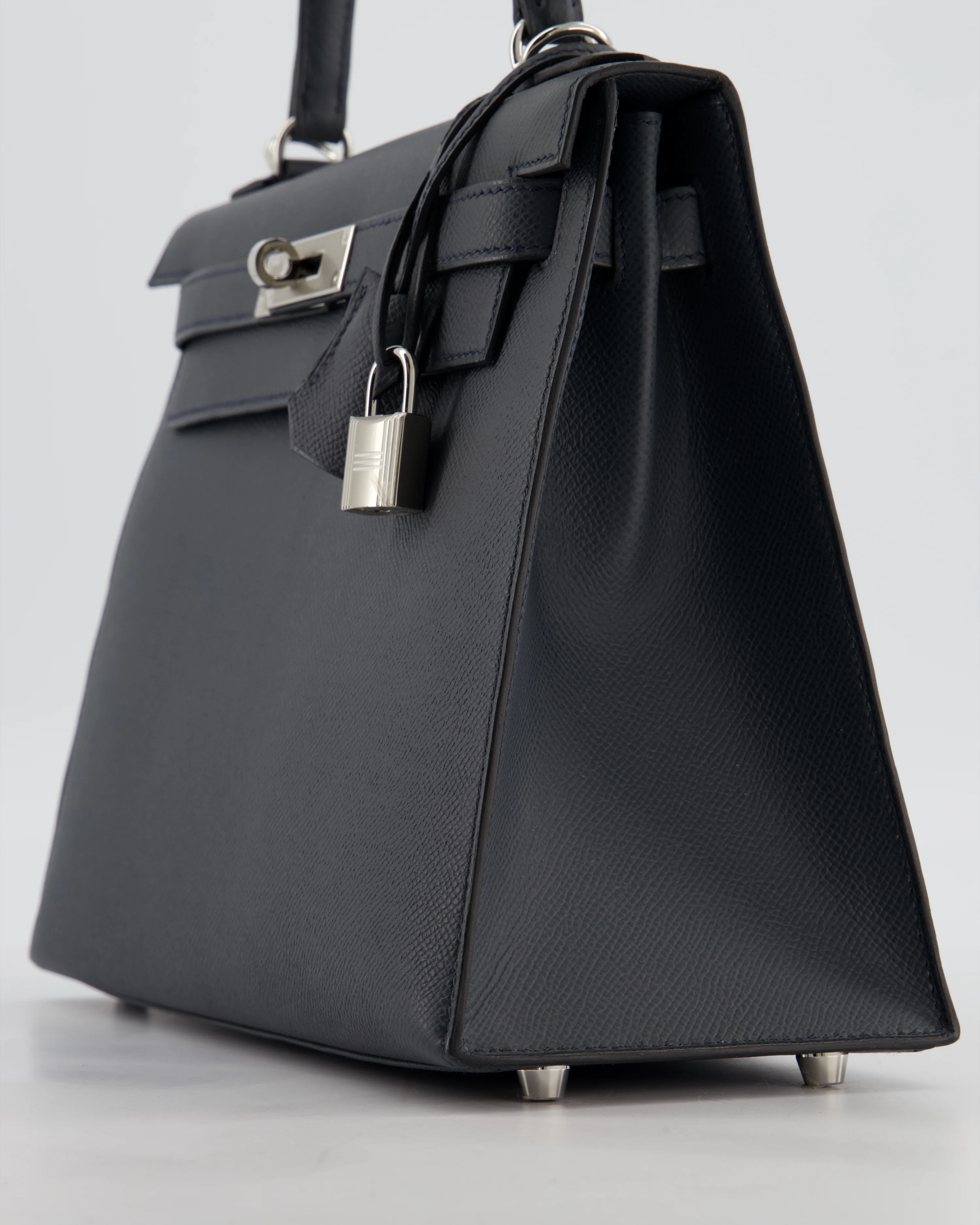 Hermès Kelly 28 Sellier Bag in Gris Misty Epsom Leather with Palladium Hardware - Image 12