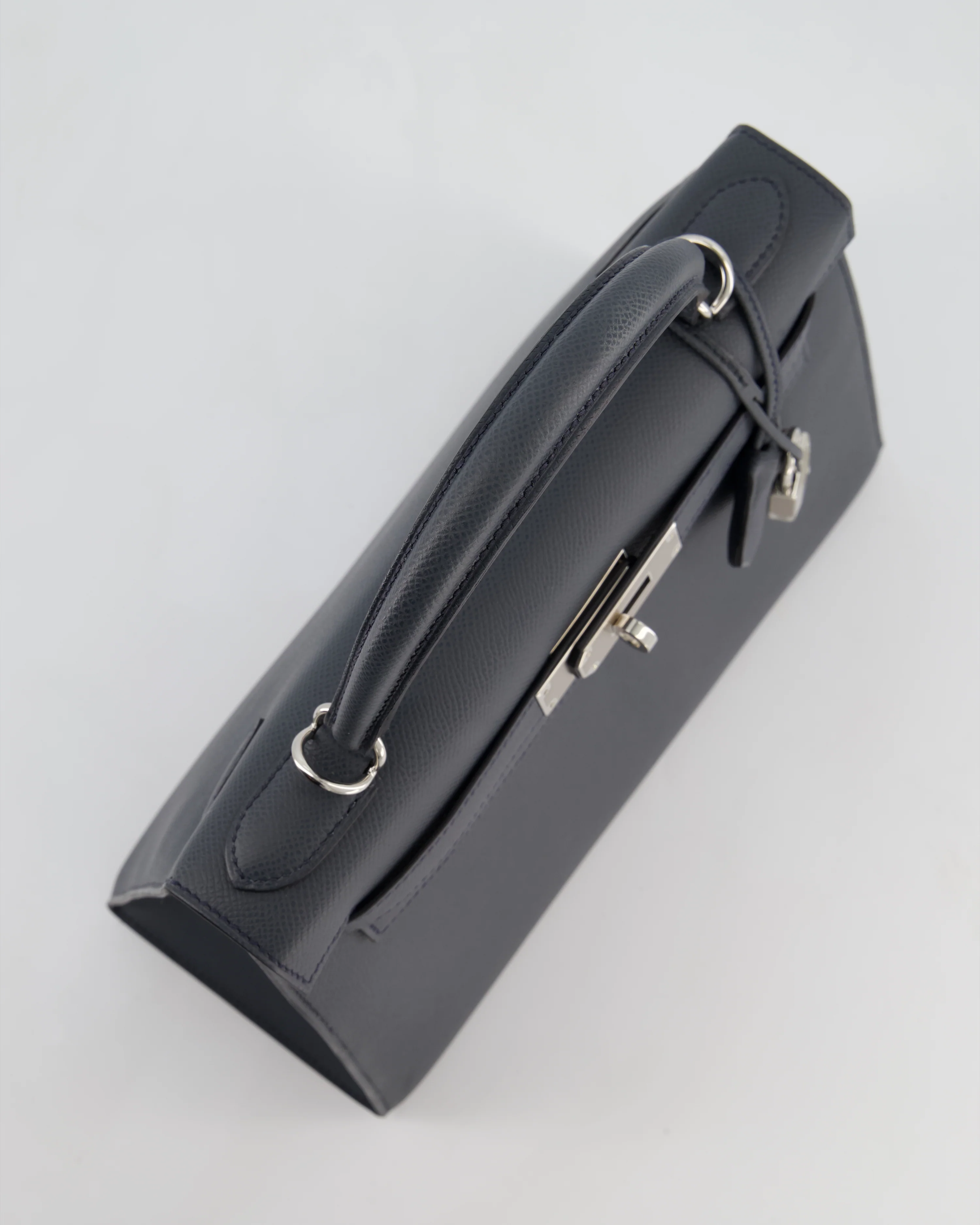 Hermès Kelly 28 Sellier Bag in Gris Misty Epsom Leather with Palladium Hardware - Image 15