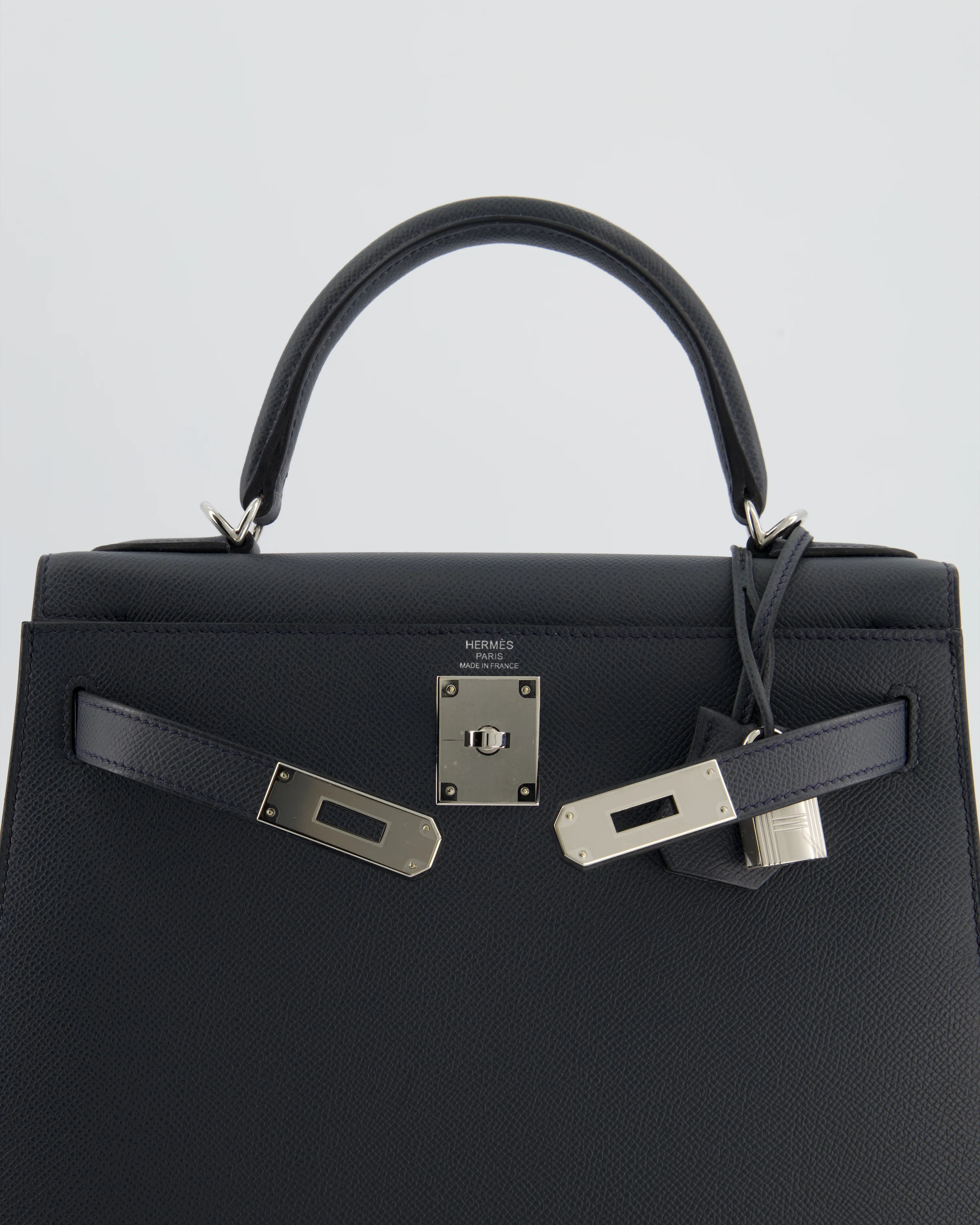 Hermès Kelly 28 Sellier Bag in Gris Misty Epsom Leather with Palladium Hardware - Image 18