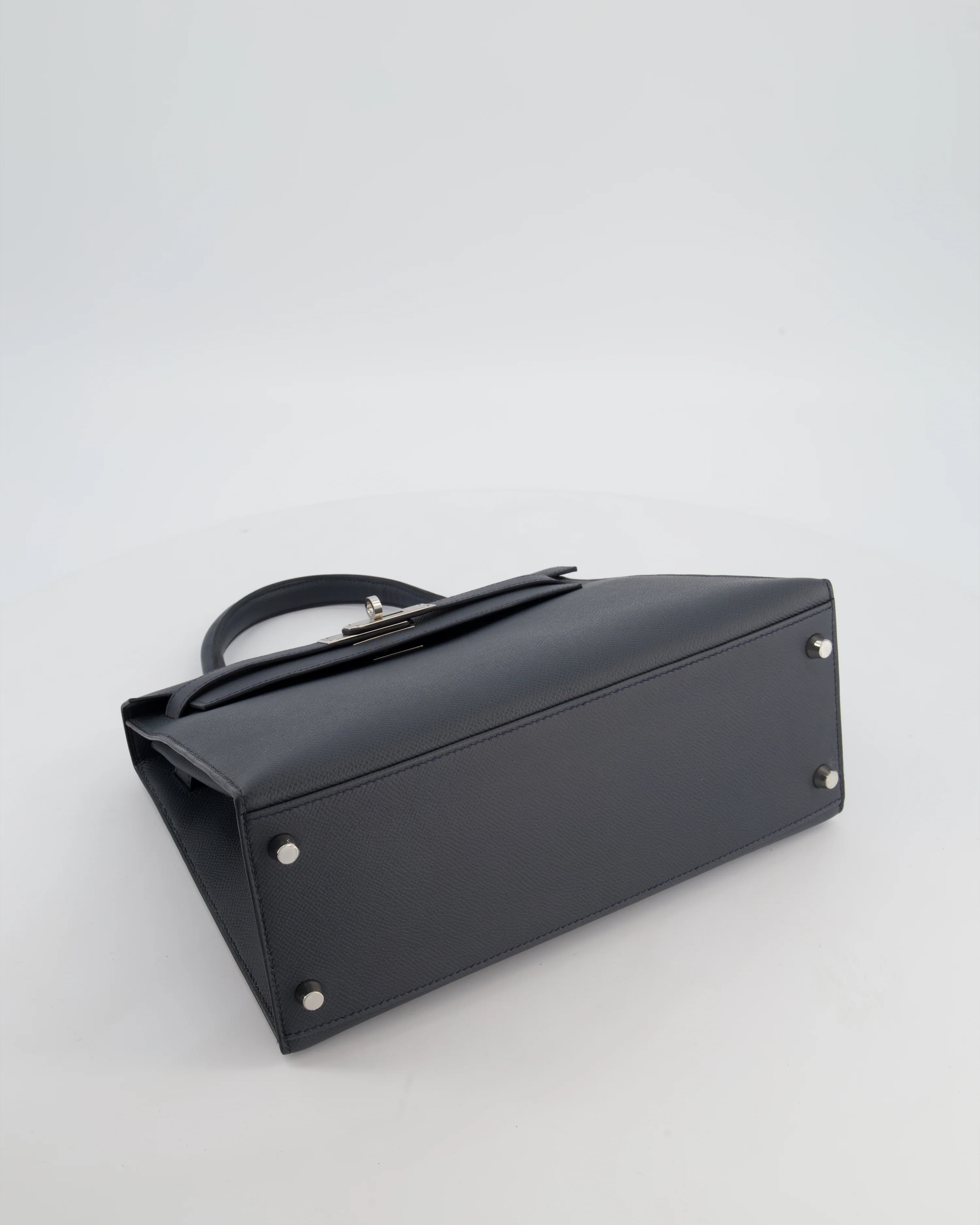 Hermès Kelly 28 Sellier Bag in Gris Misty Epsom Leather with Palladium Hardware - Image 19