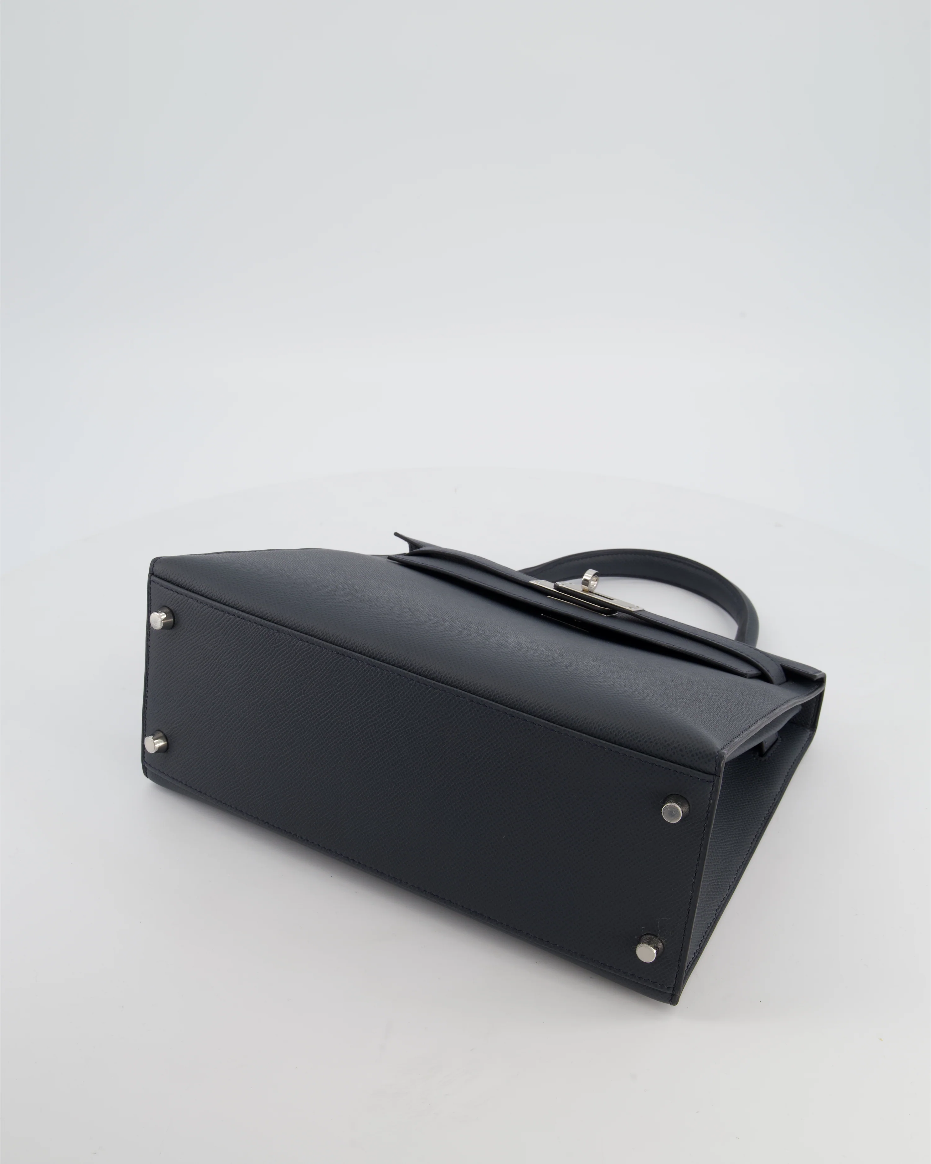 Hermès Kelly 28 Sellier Bag in Gris Misty Epsom Leather with Palladium Hardware - Image 21
