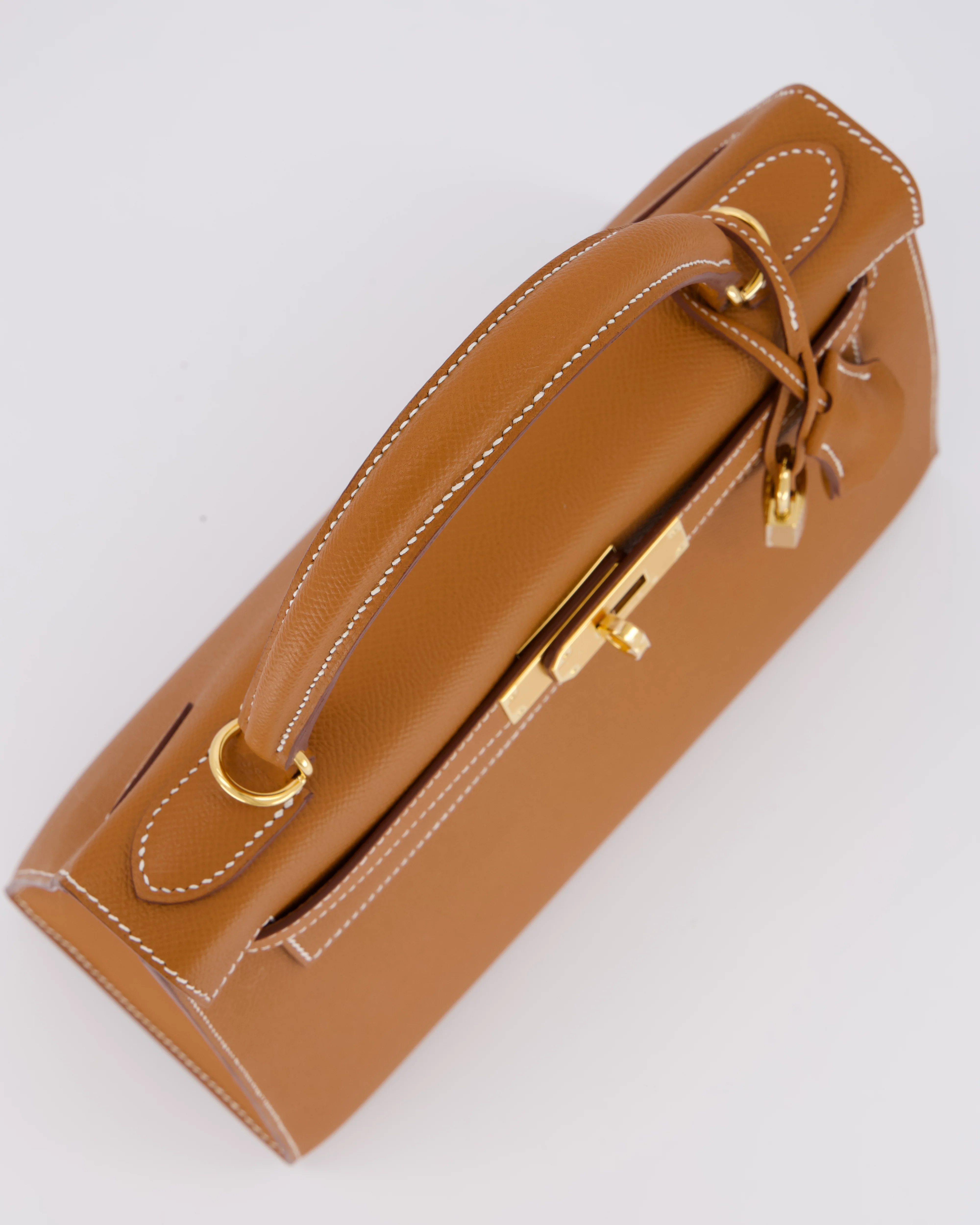Hermès Kelly 28 Sellier Bag in Gold Epsom Leather with Gold Hardware - Image 11