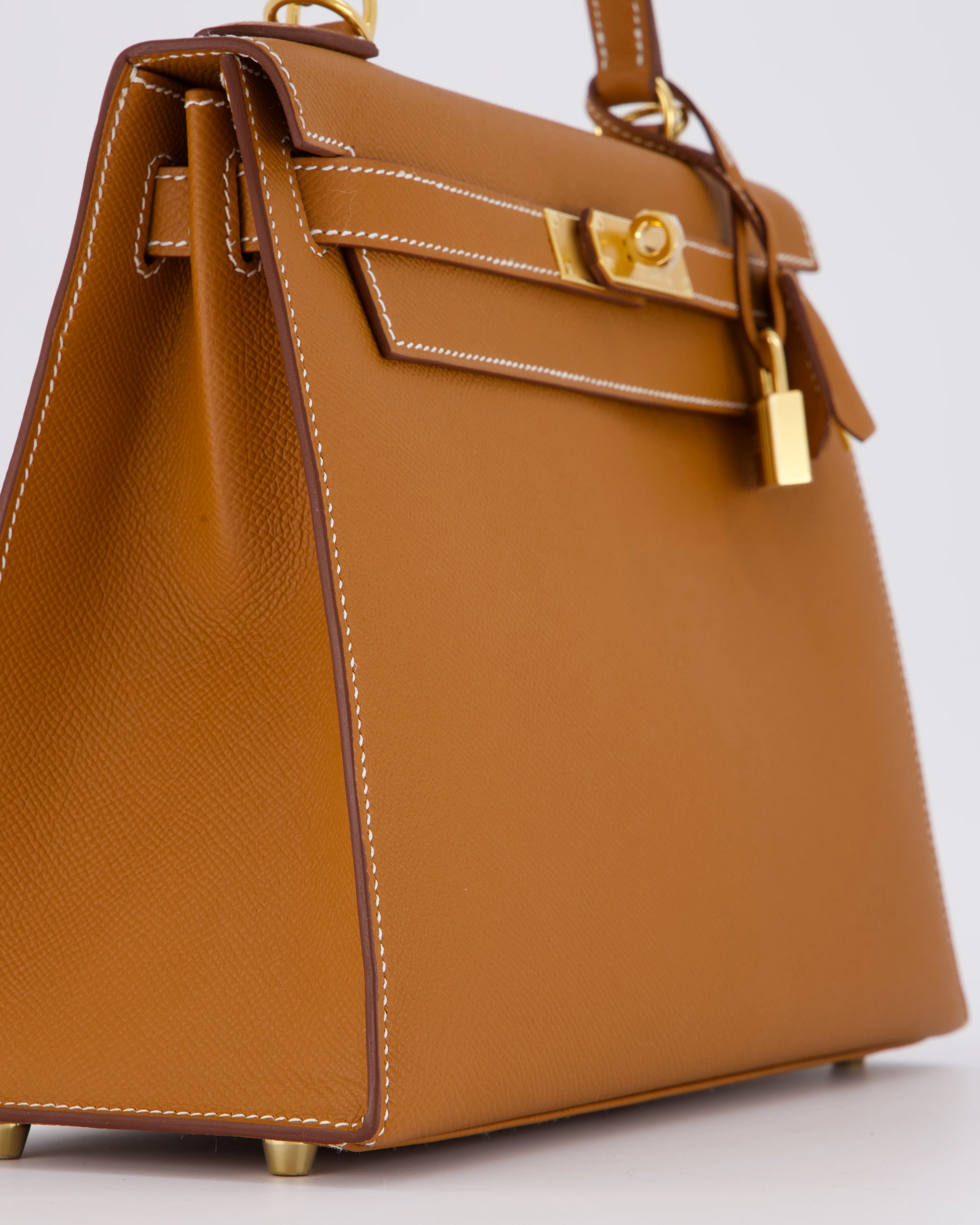 Hermès Kelly 28 Sellier Bag in Gold Epsom Leather with Gold Hardware - Image 14