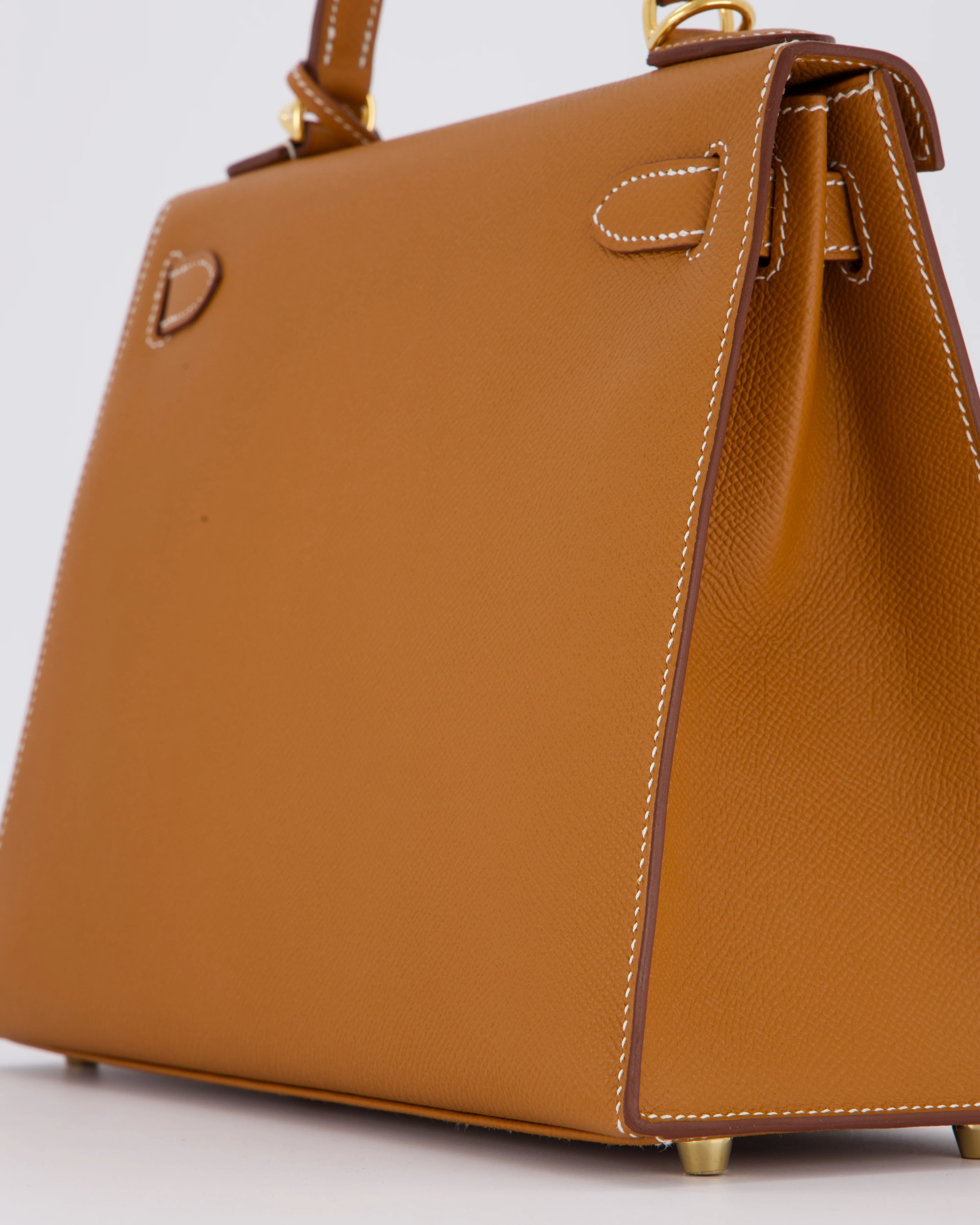 Hermès Kelly 28 Sellier Bag in Gold Epsom Leather with Gold Hardware - Image 16