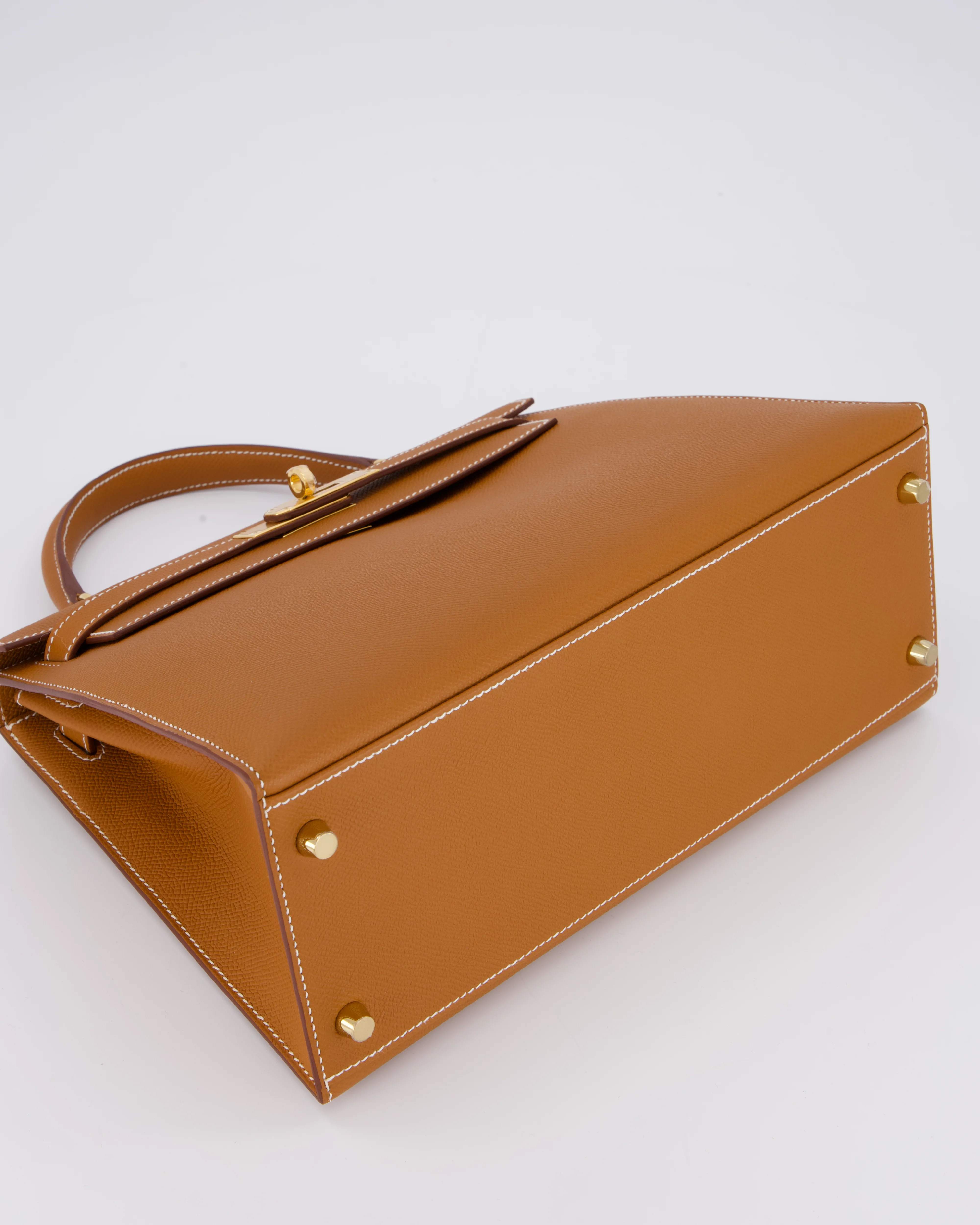 Hermès Kelly 28 Sellier Bag in Gold Epsom Leather with Gold Hardware - Image 18
