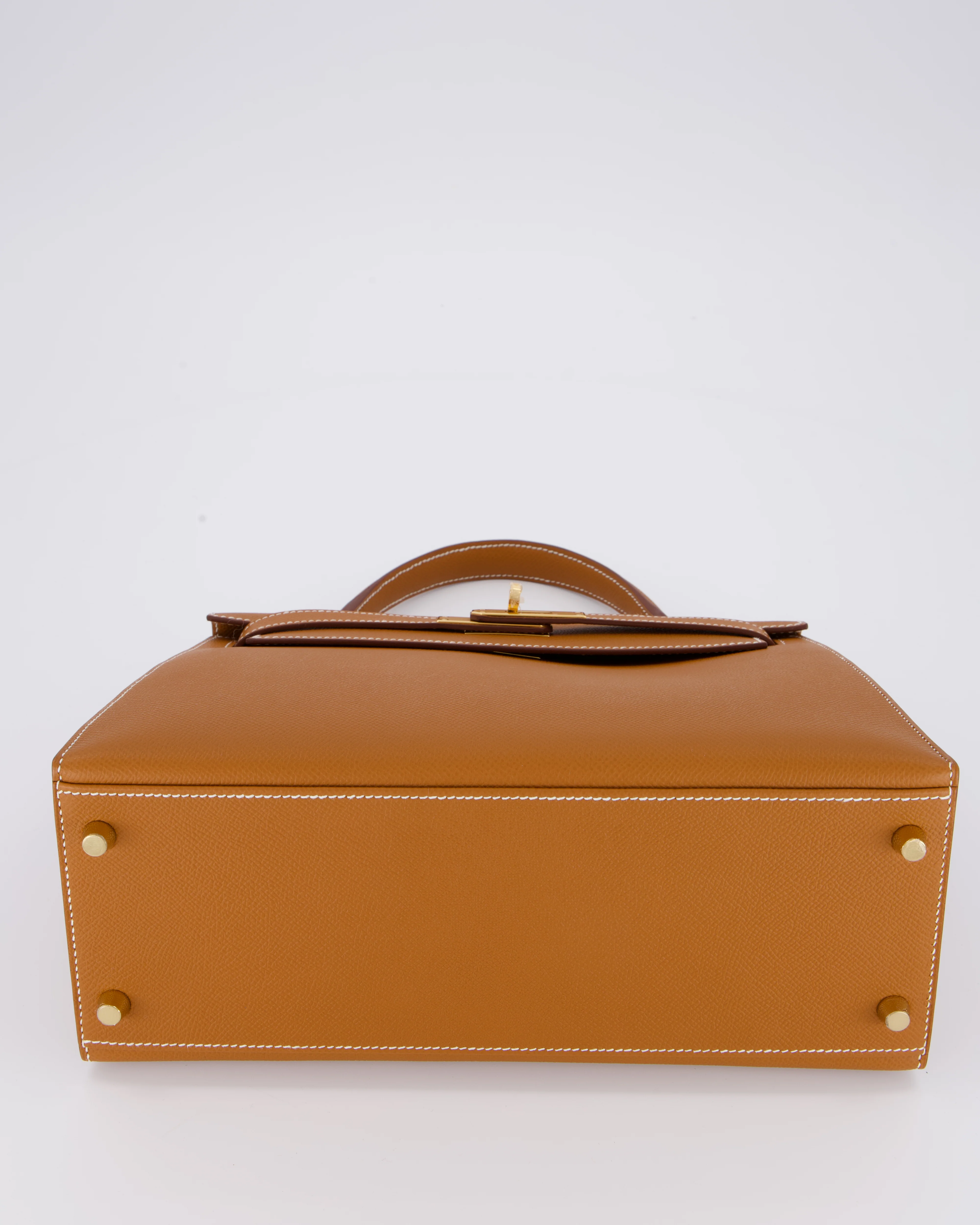 Hermès Kelly 28 Sellier Bag in Gold Epsom Leather with Gold Hardware - Image 19